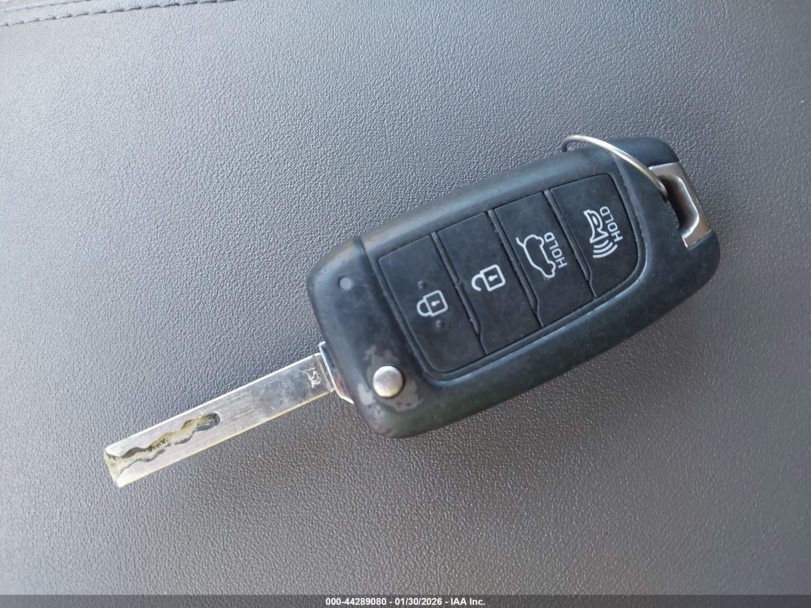 HYUNDAI SANTA image 11