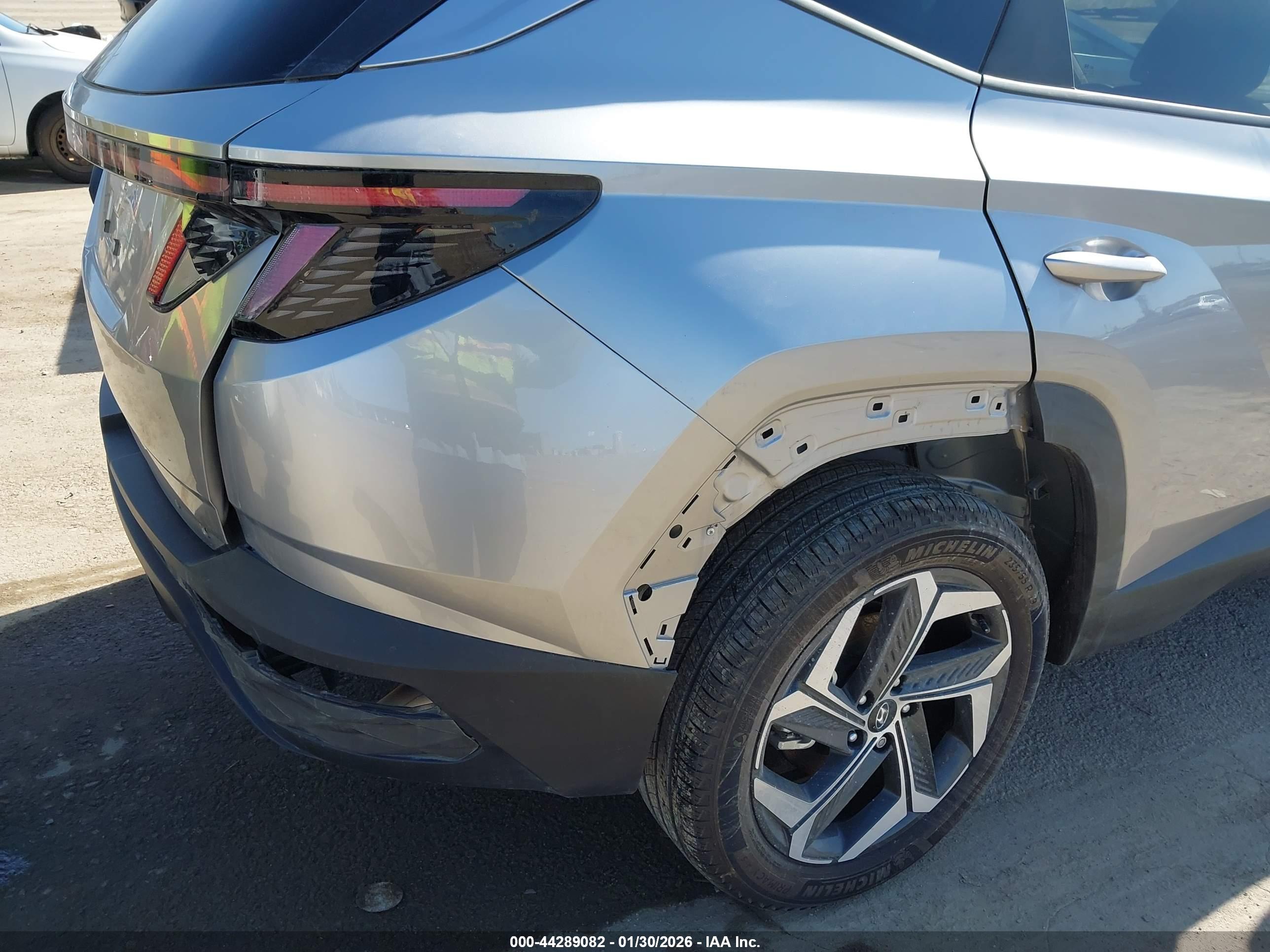 HYUNDAI TUCSON image 6