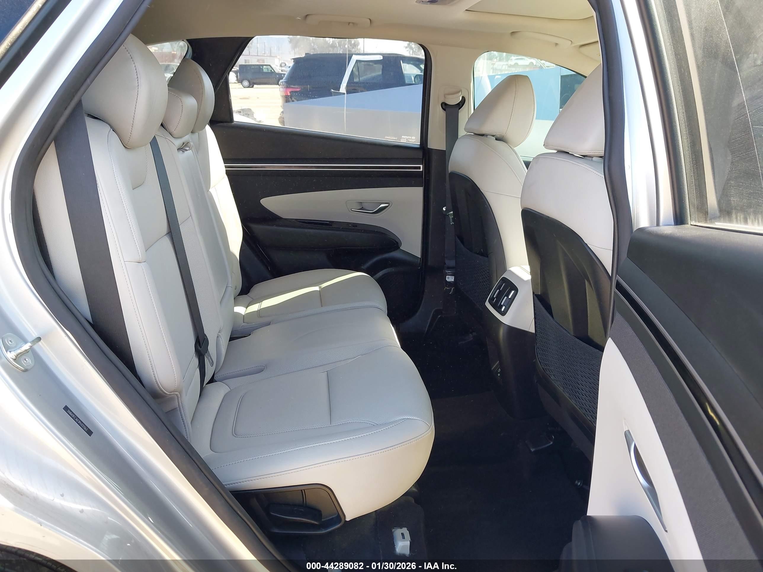 HYUNDAI TUCSON image 8