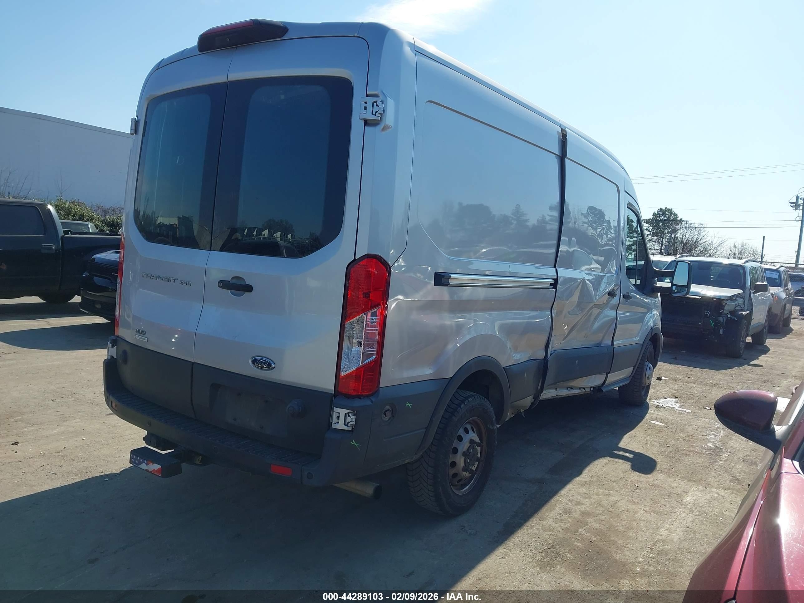 FORD TRANSIT-250 image 4