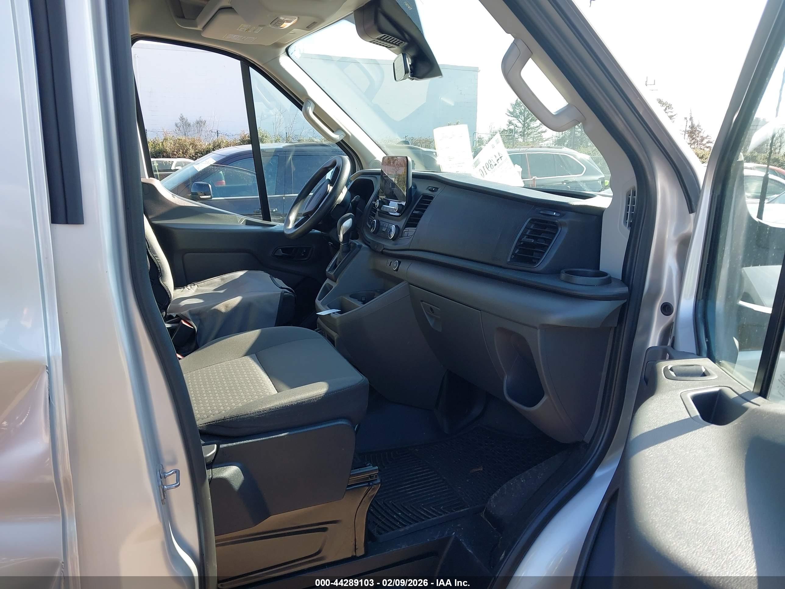 FORD TRANSIT-250 image 5