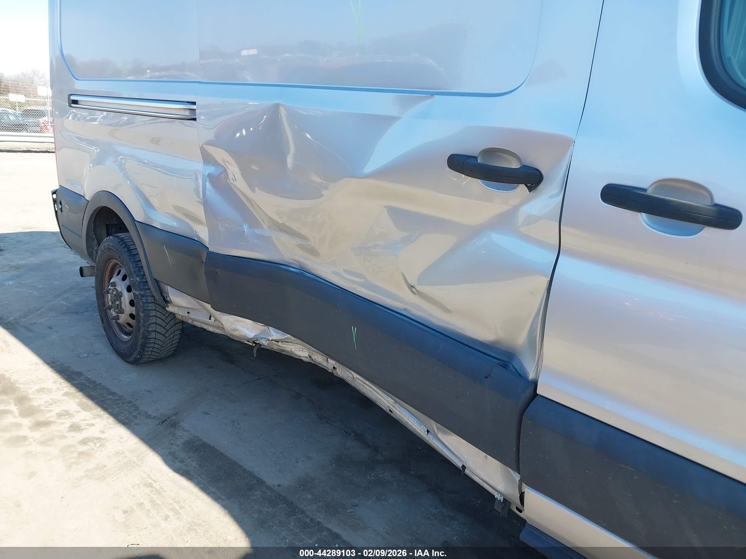 FORD TRANSIT-250 image 6