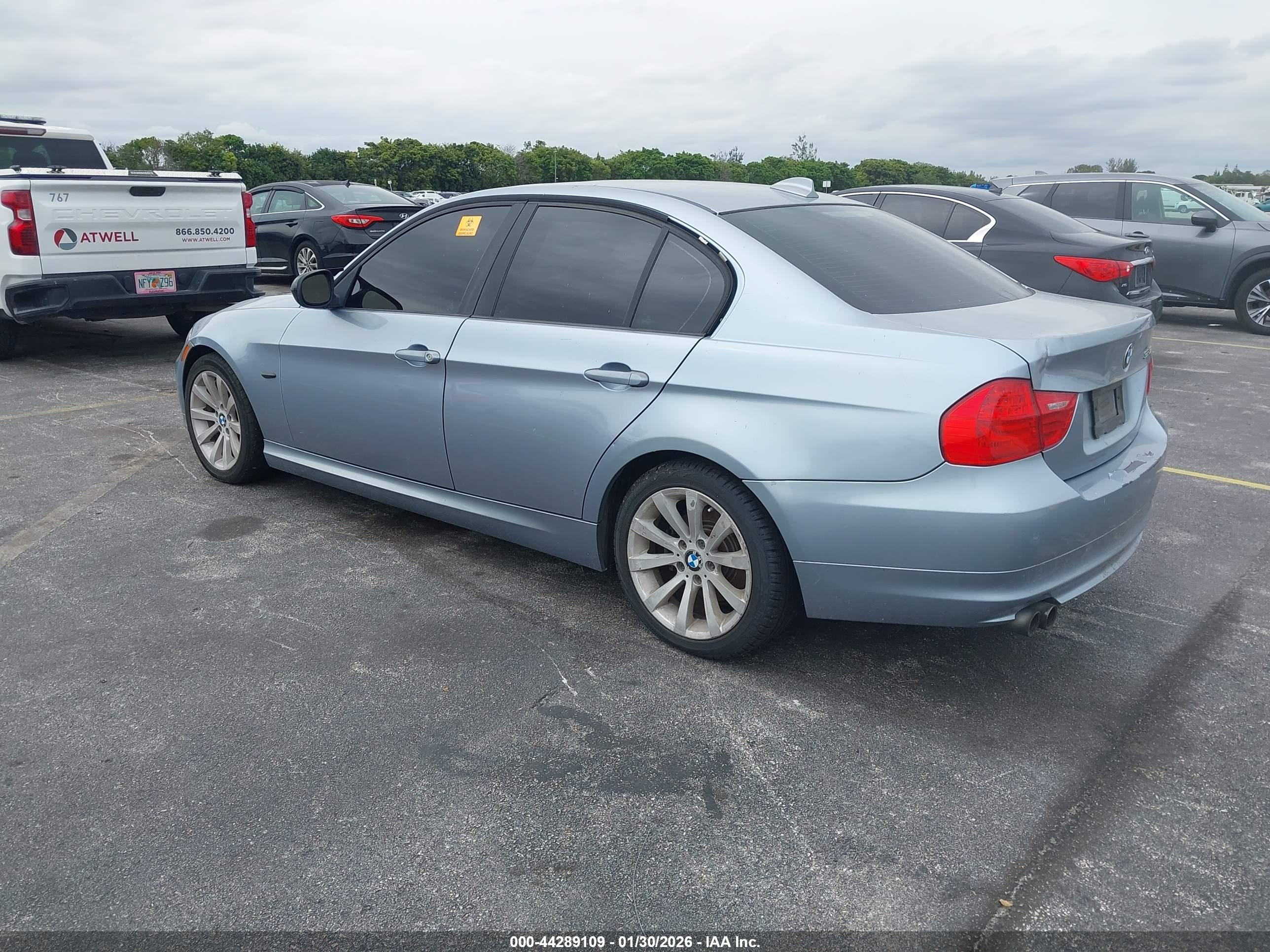 BMW 328I image 3