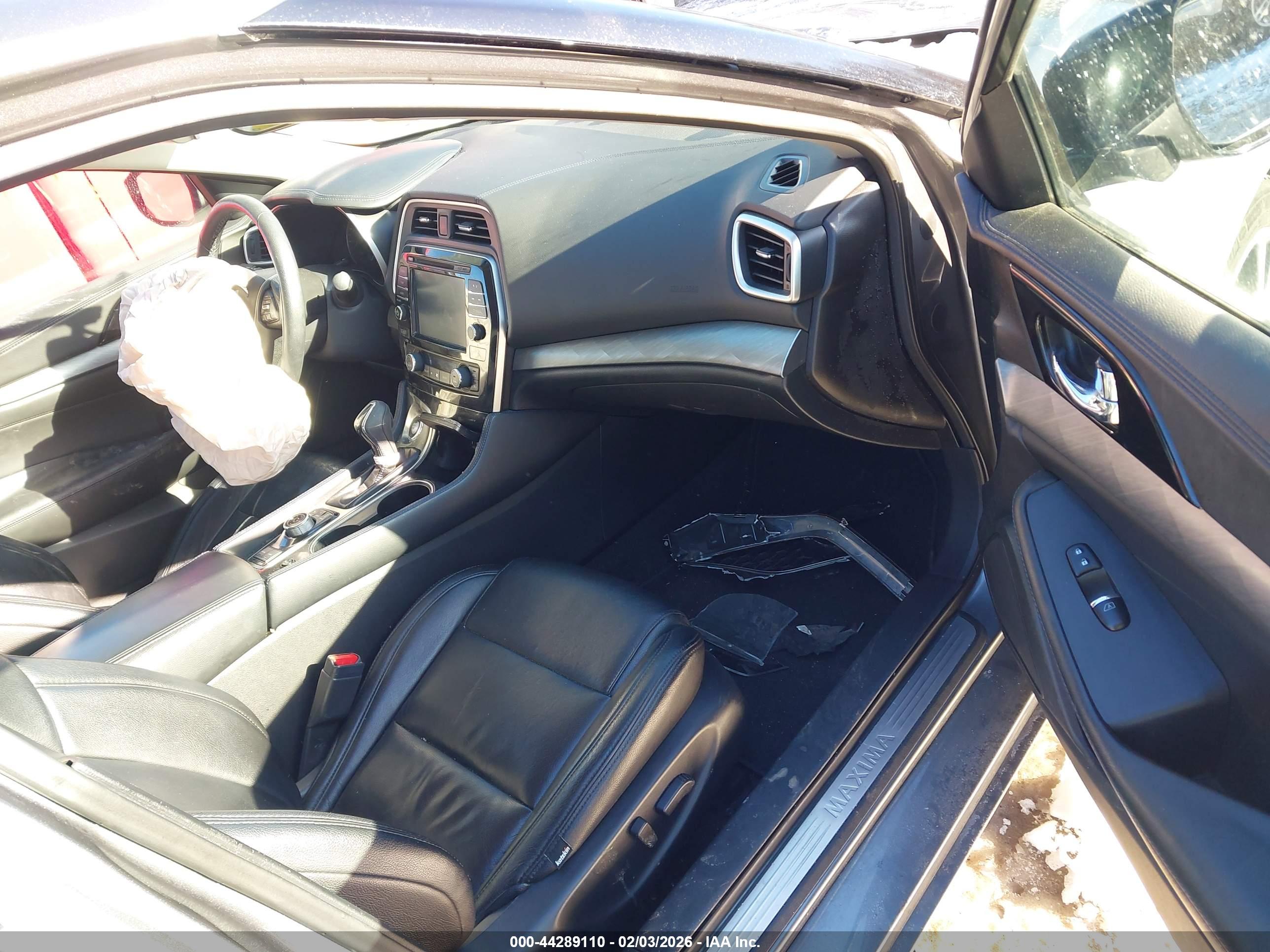 NISSAN MAXIMA image 5