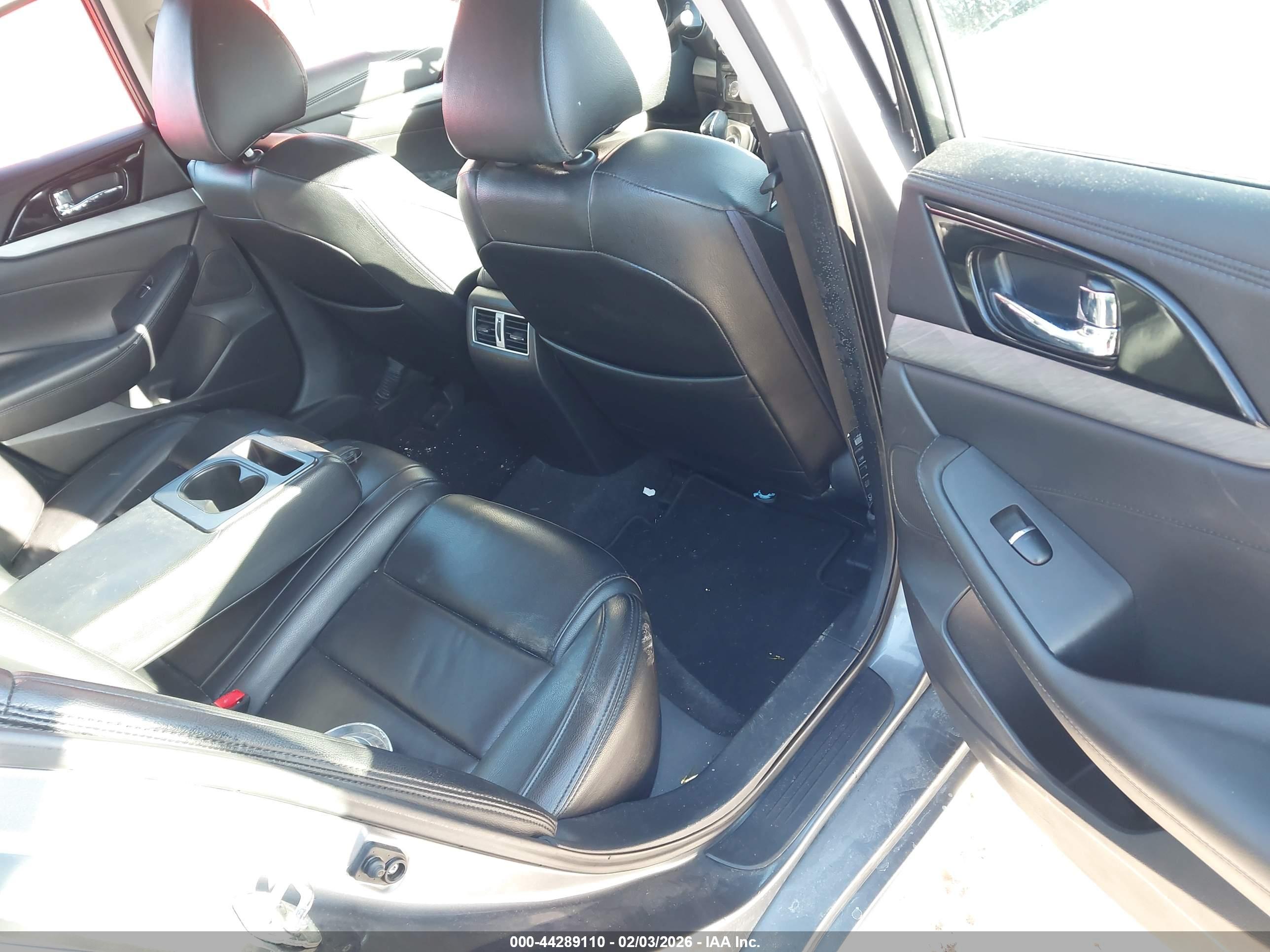 NISSAN MAXIMA image 8