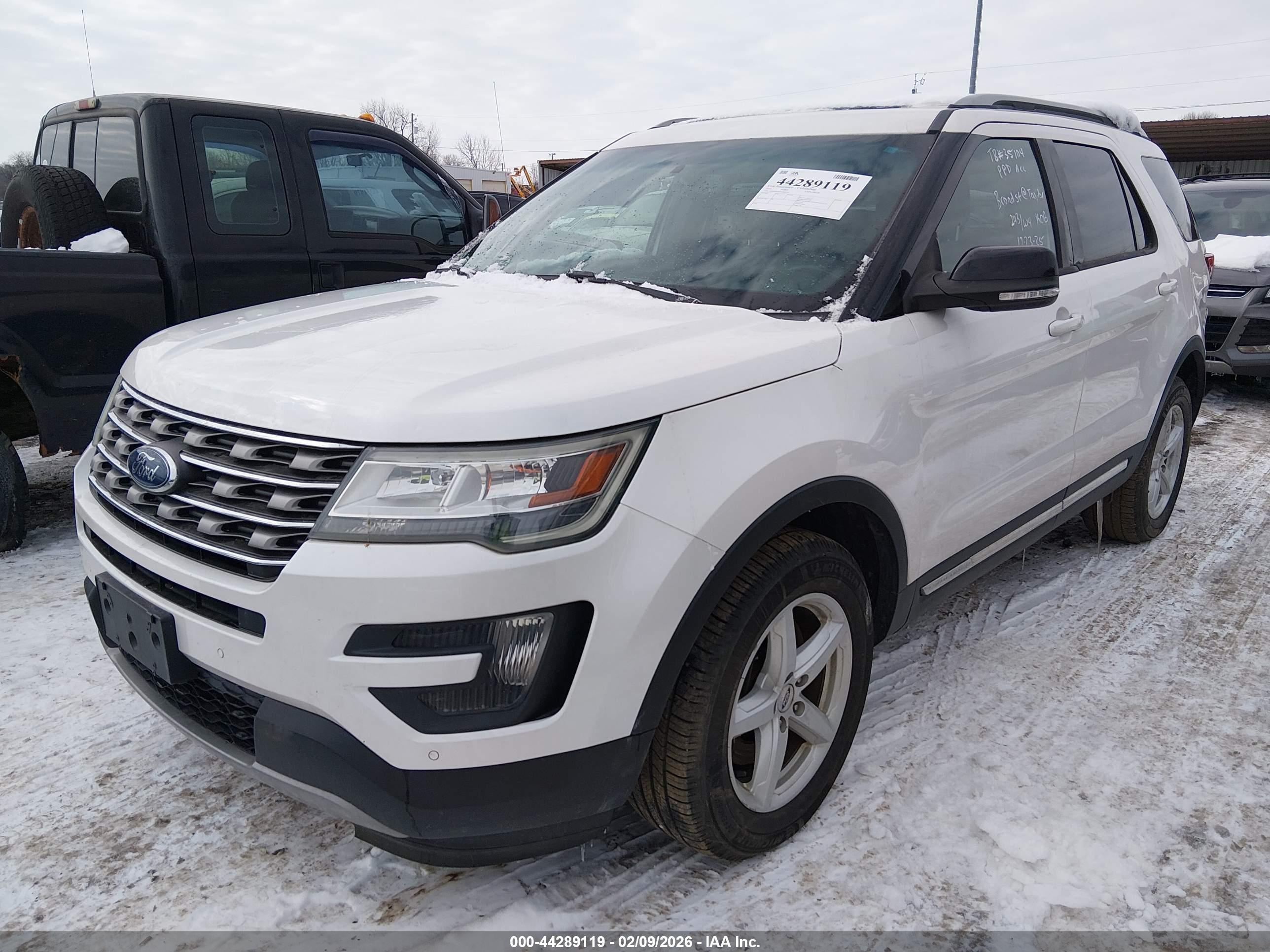 FORD EXPLORER image 2
