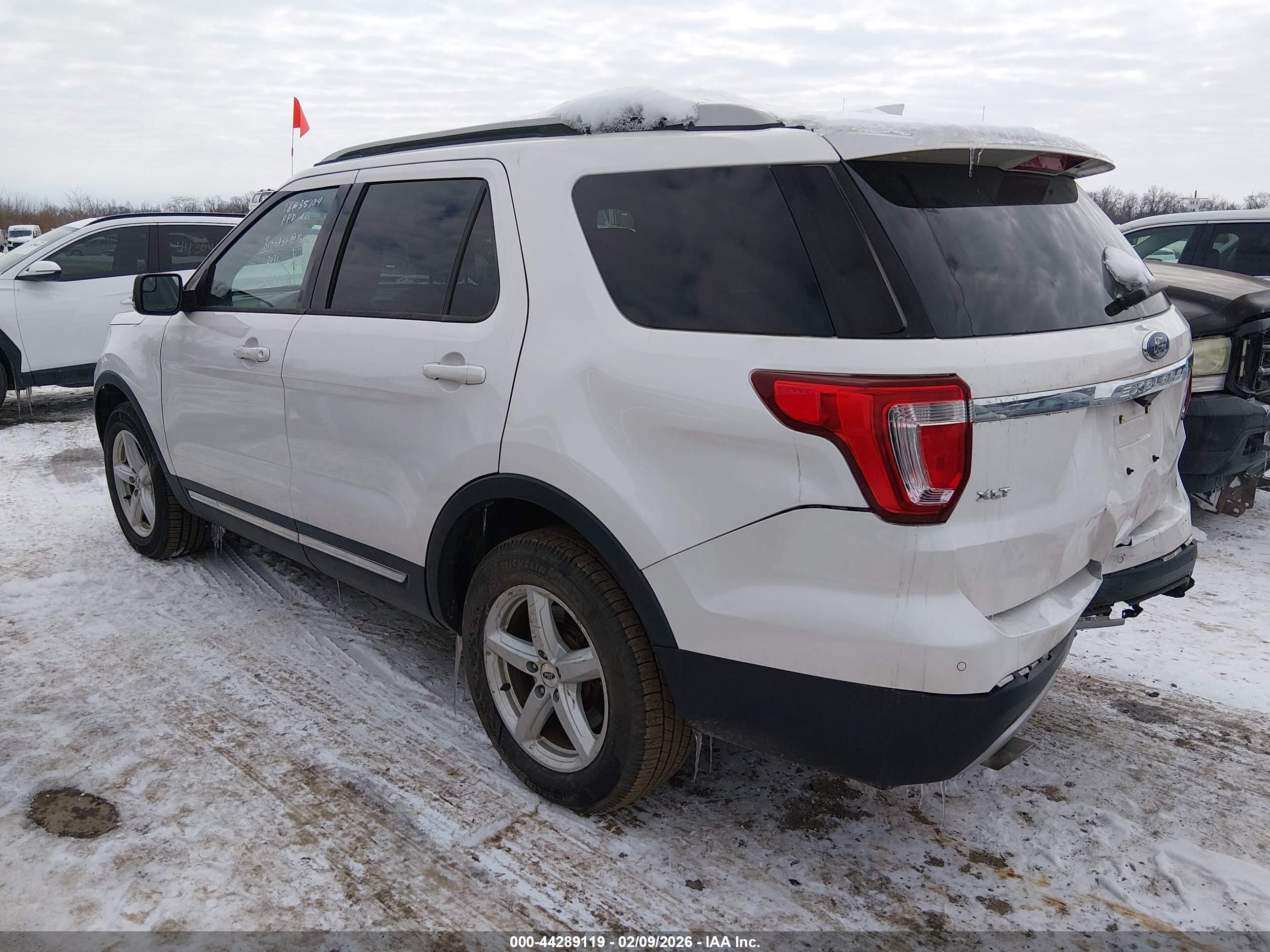 FORD EXPLORER image 3