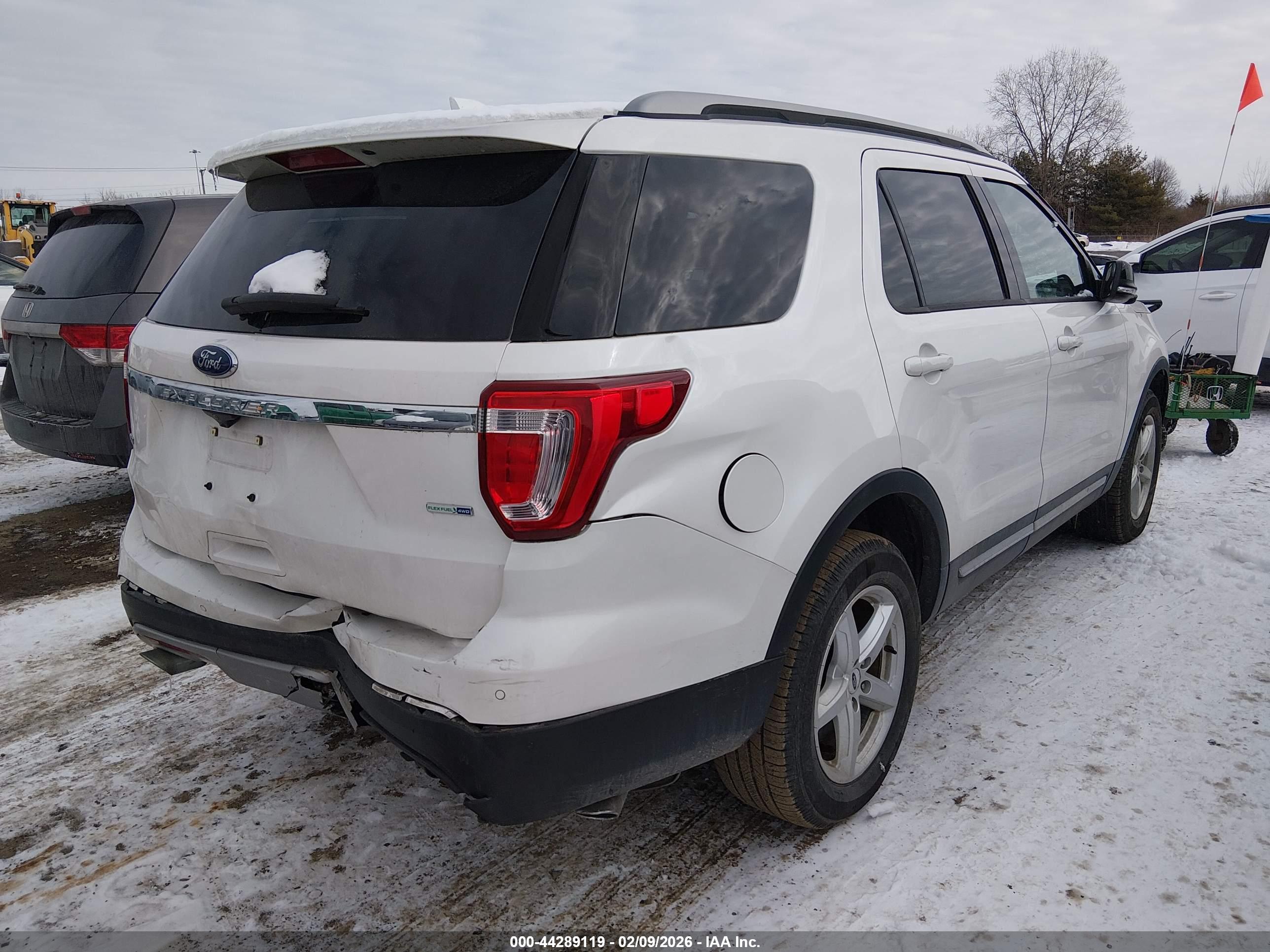FORD EXPLORER image 4