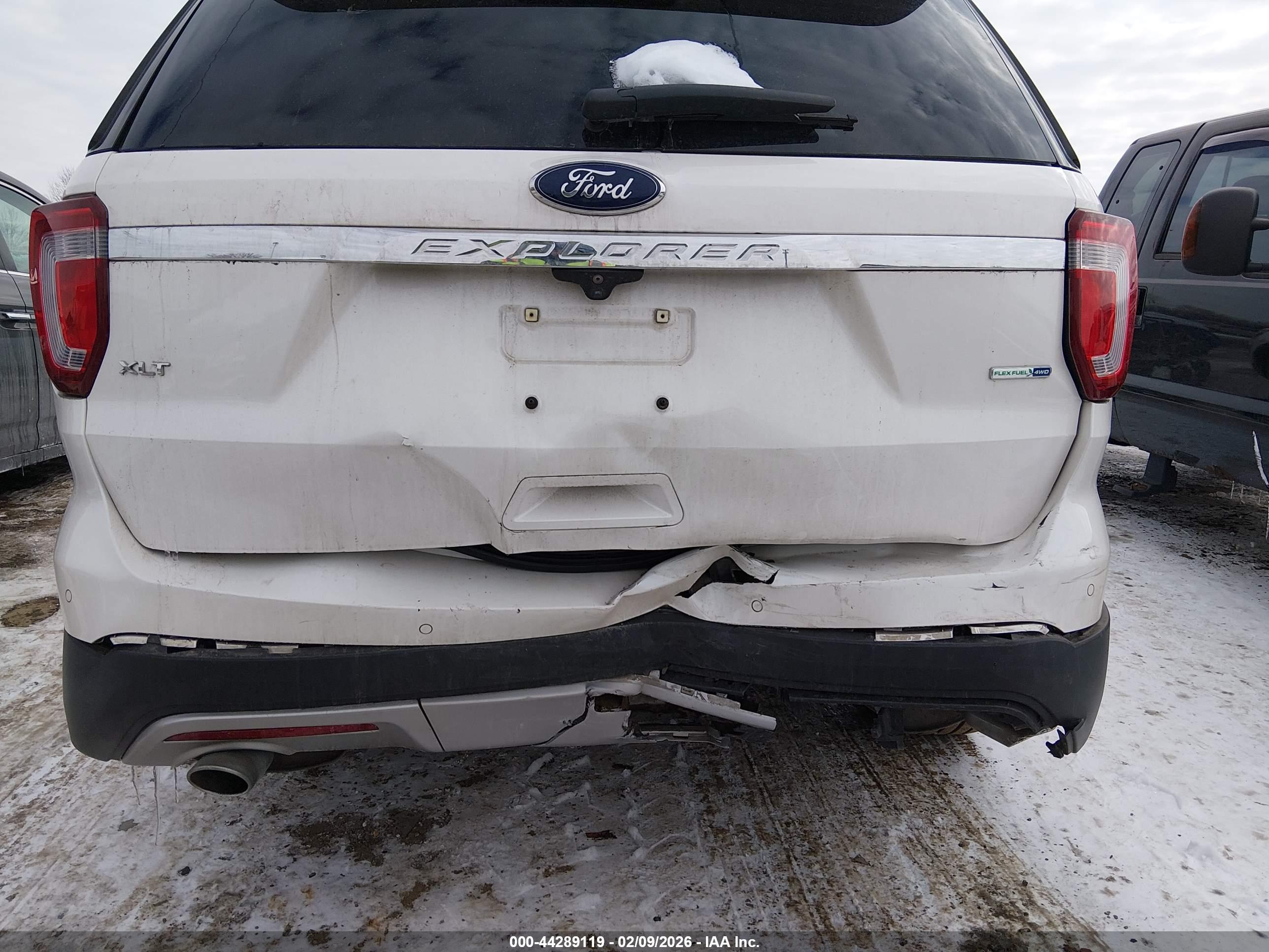 FORD EXPLORER image 6