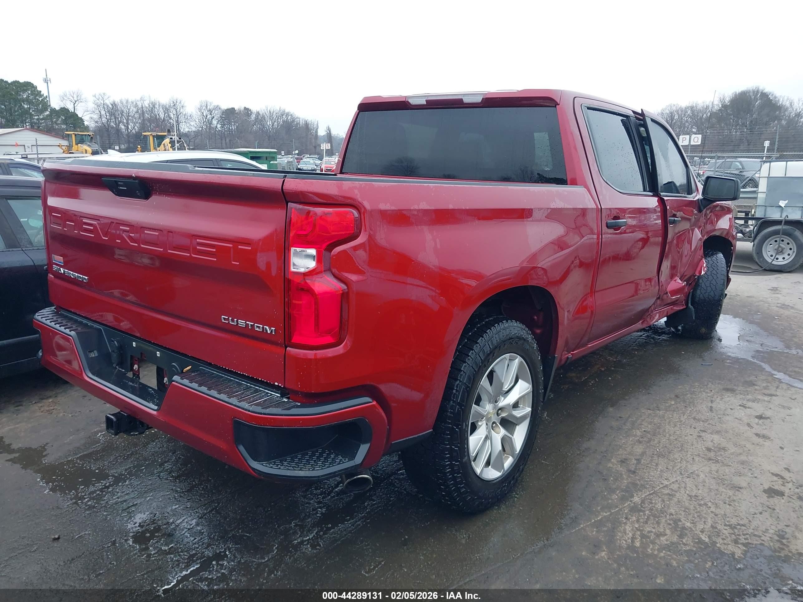 CHEVROLET SILVERADO image 4