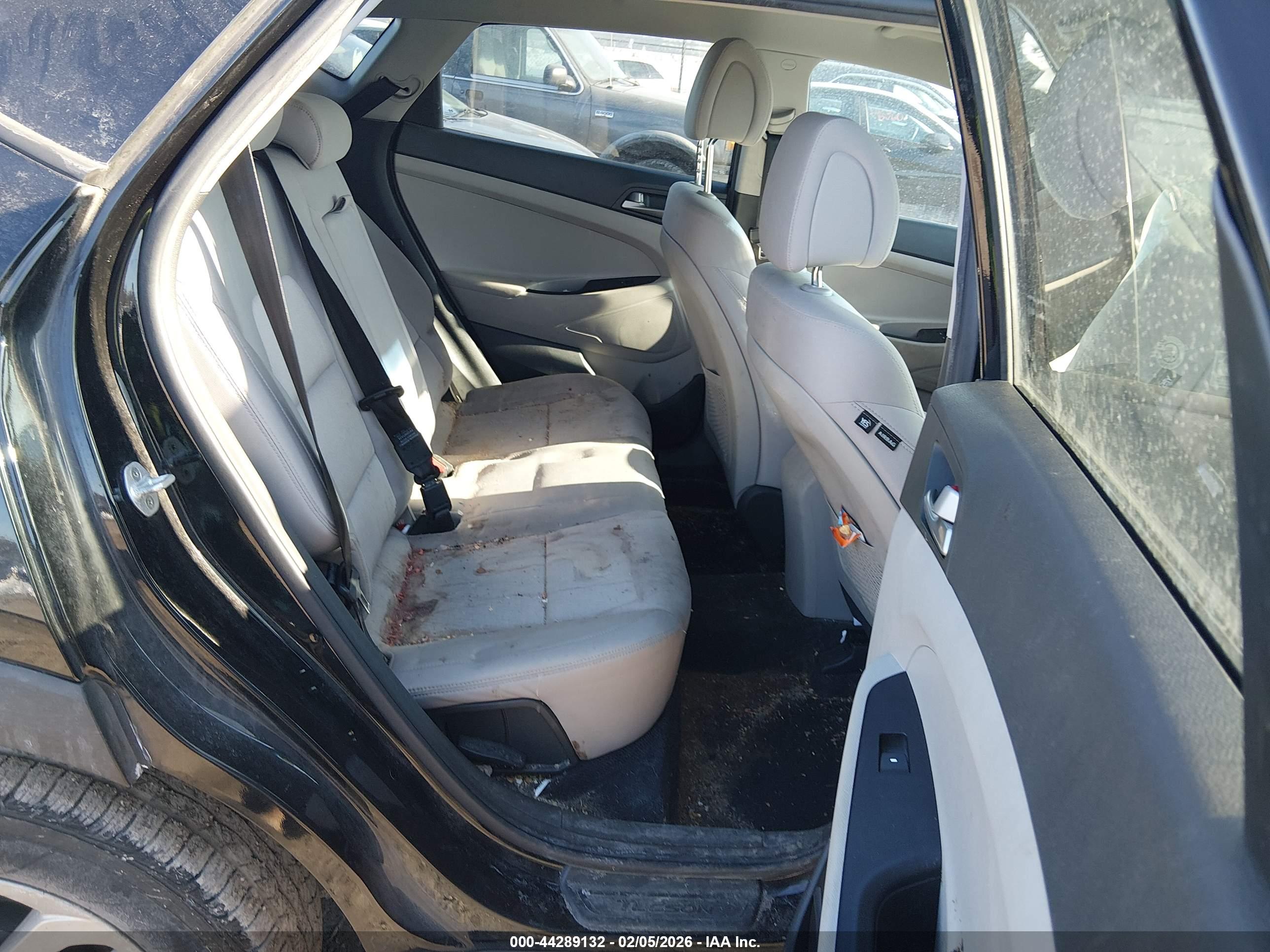 HYUNDAI TUCSON image 8