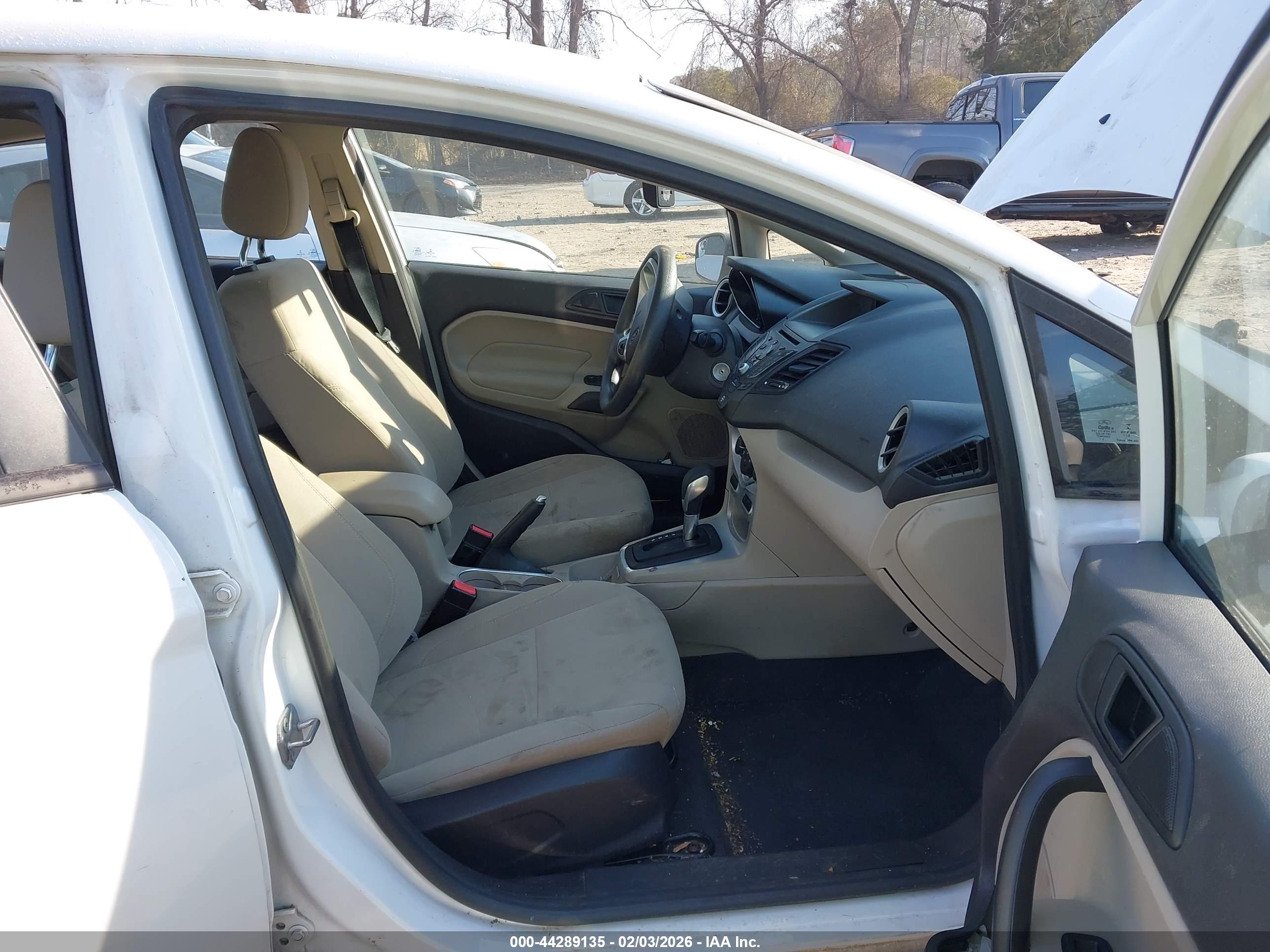FORD FIESTA image 5