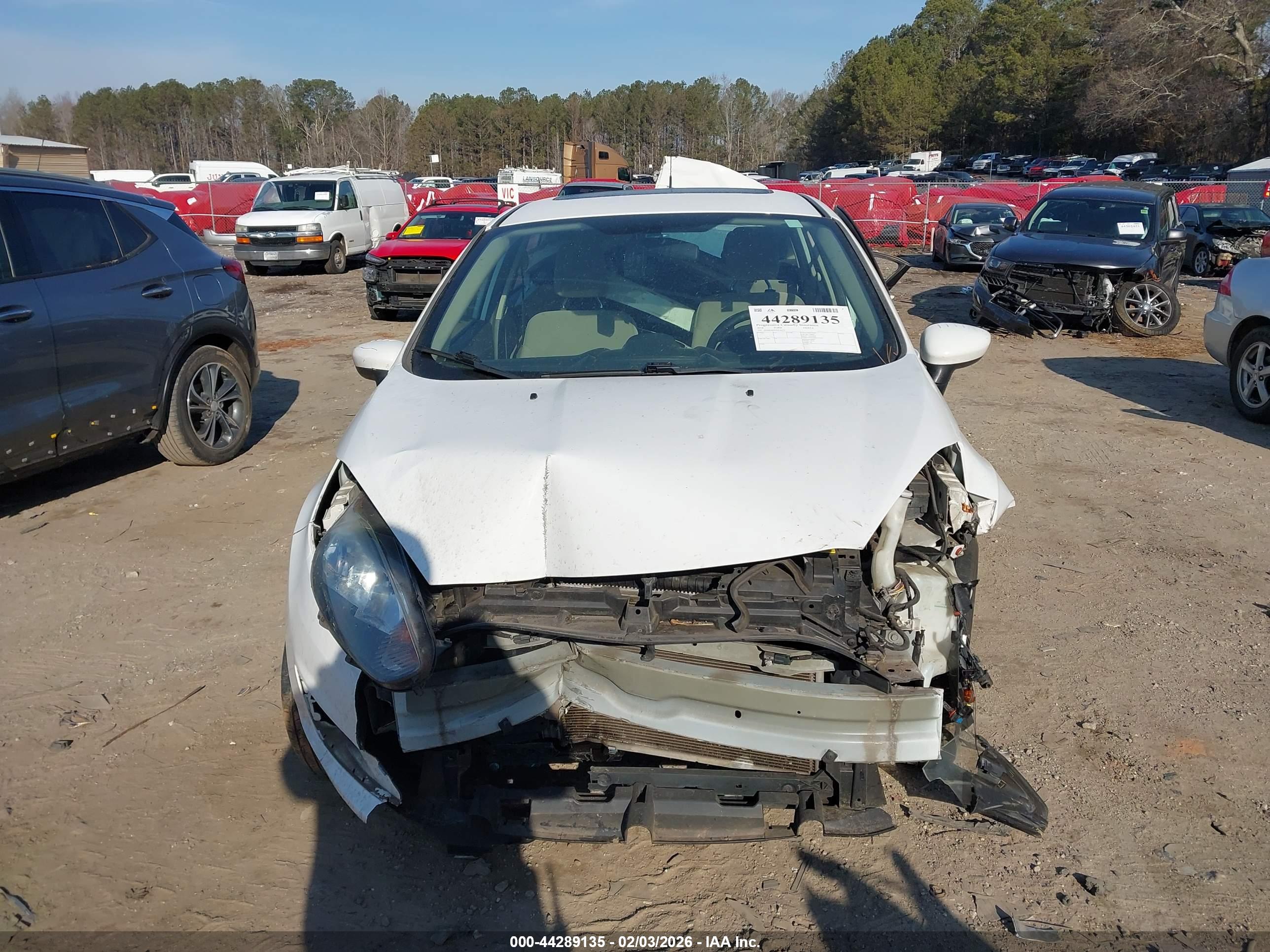 FORD FIESTA image 6