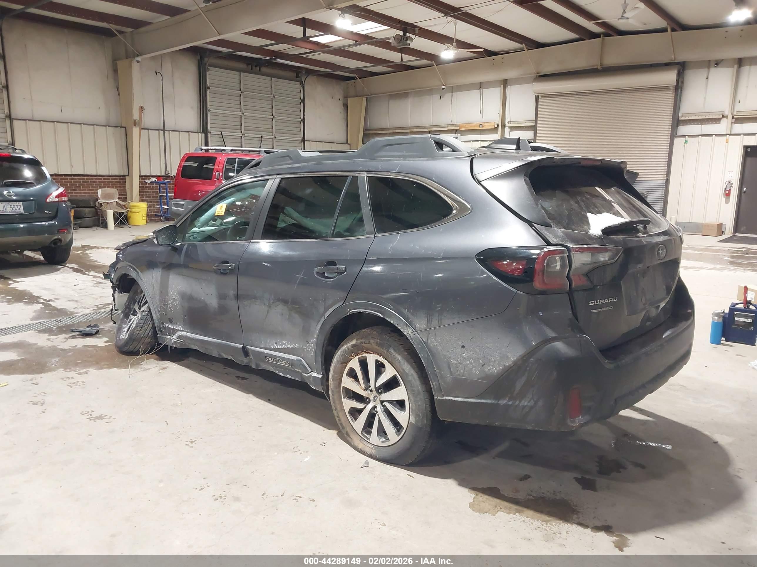 SUBARU OUTBACK image 3