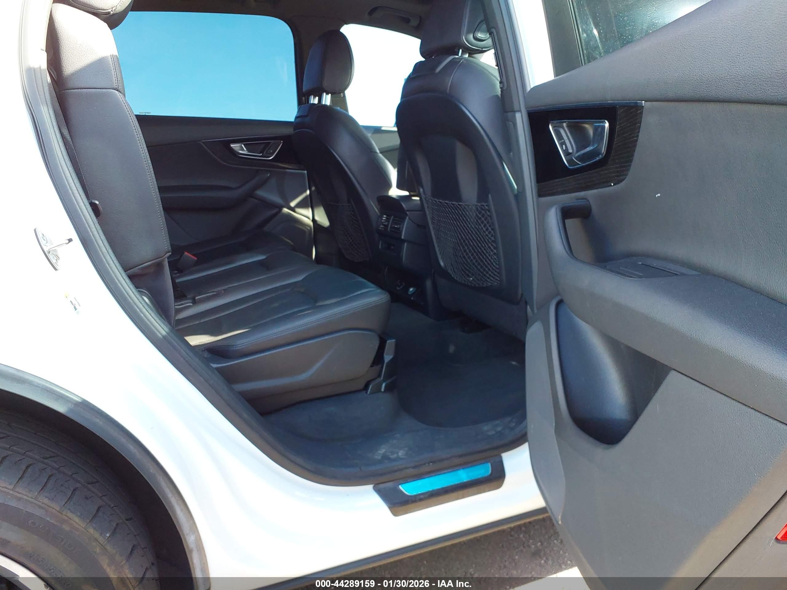 AUDI Q7 image 8