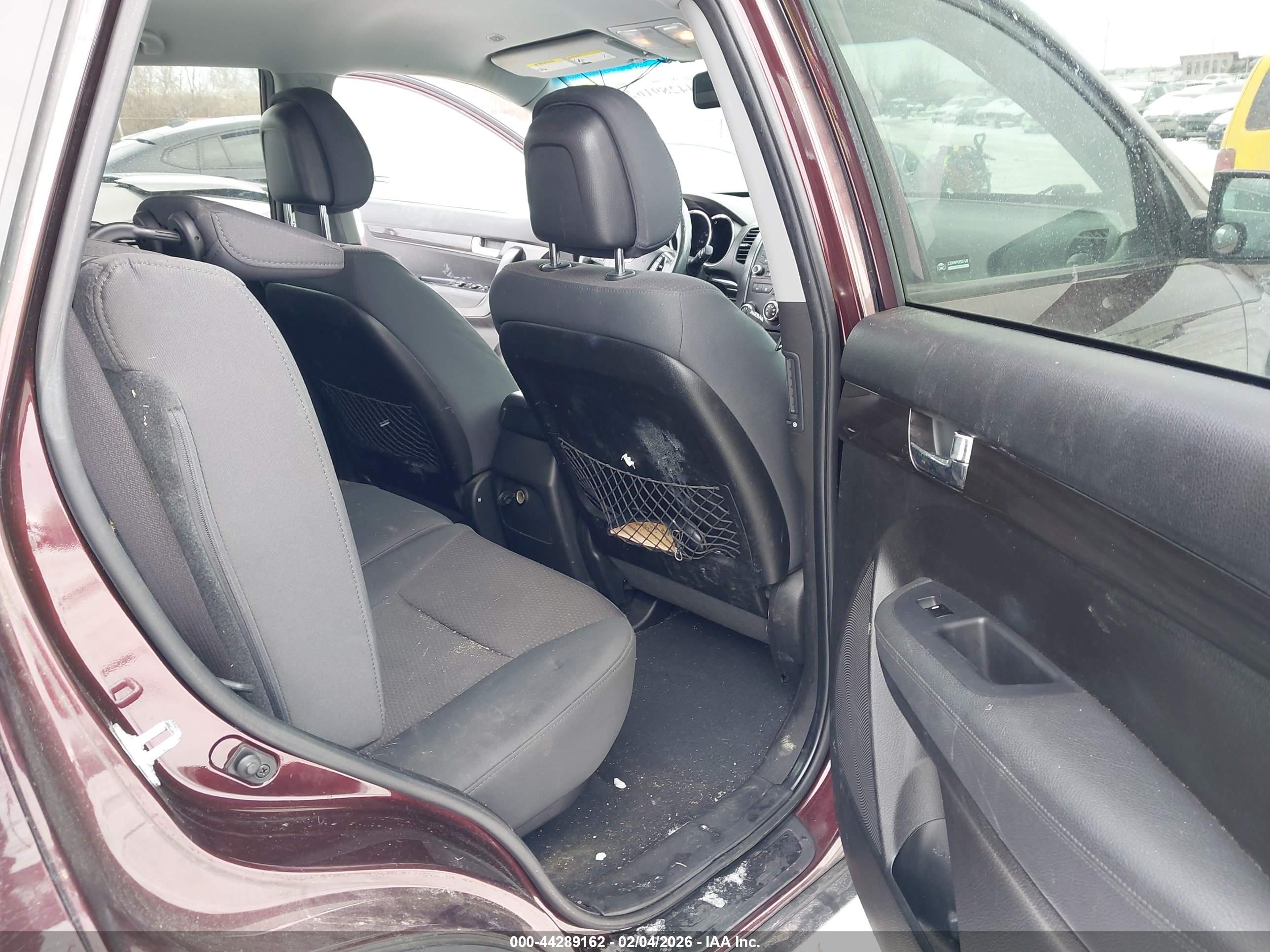 KIA SORENTO image 8