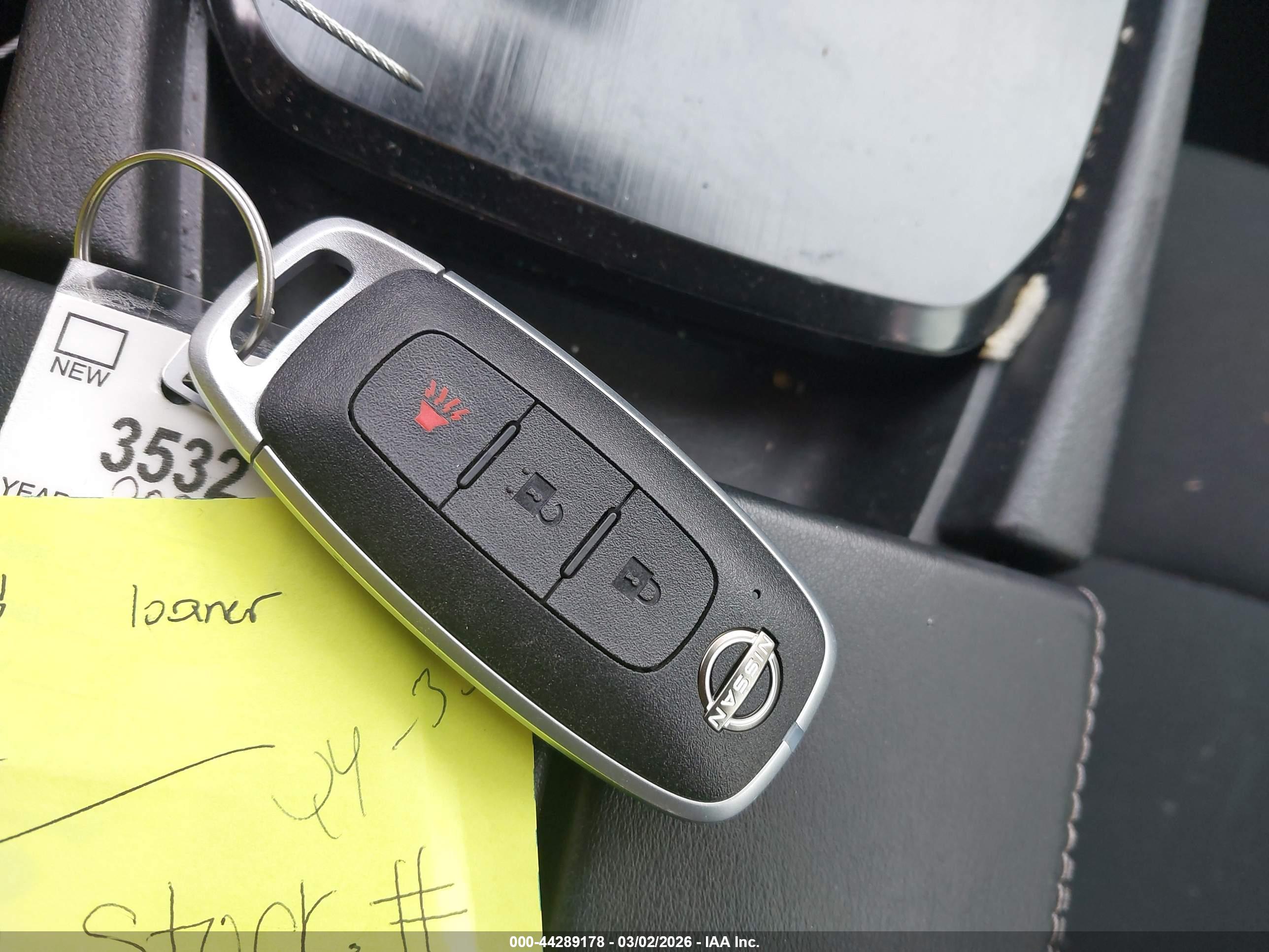 NISSAN ROGUE image 11
