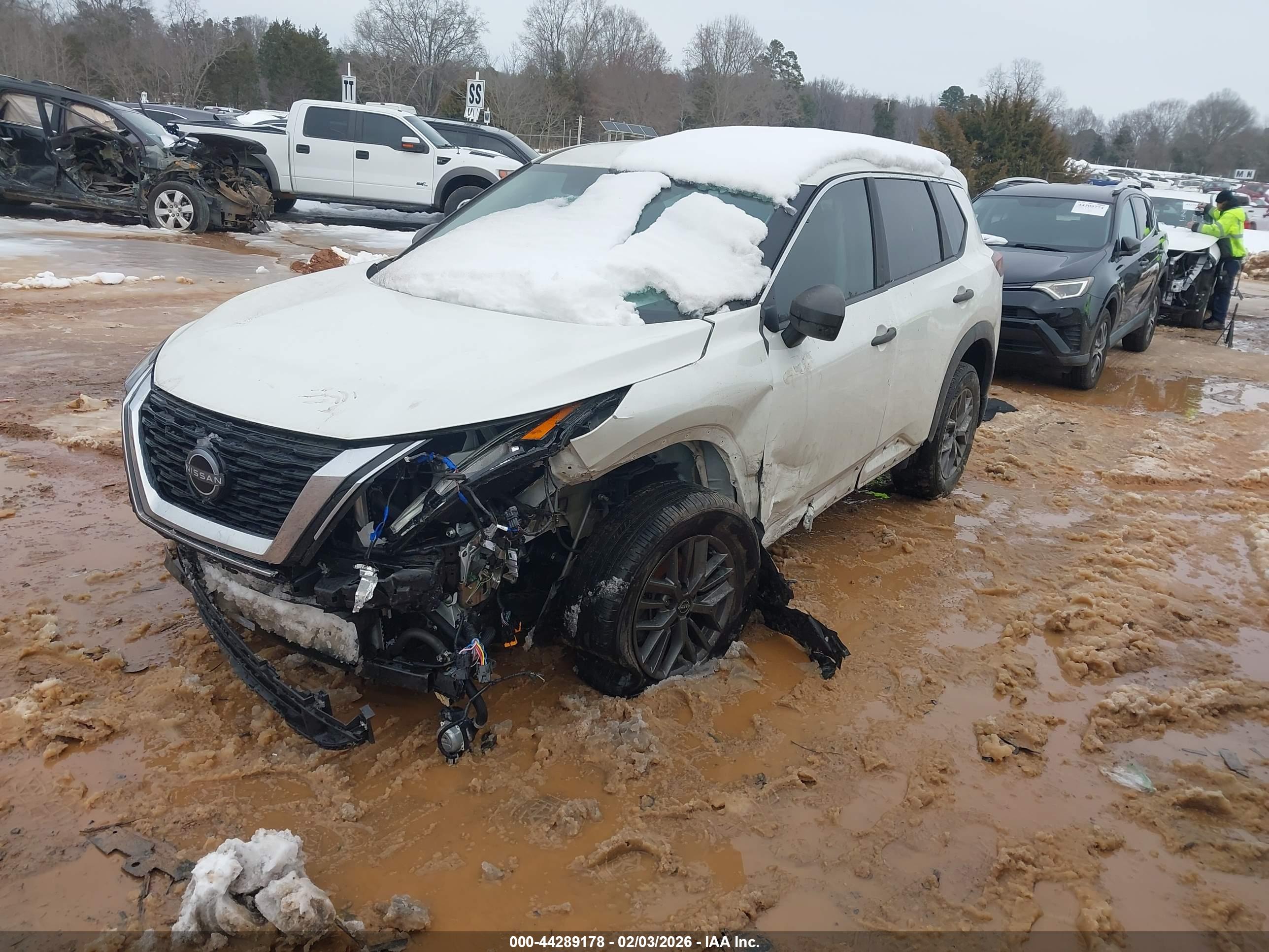 NISSAN ROGUE image 2