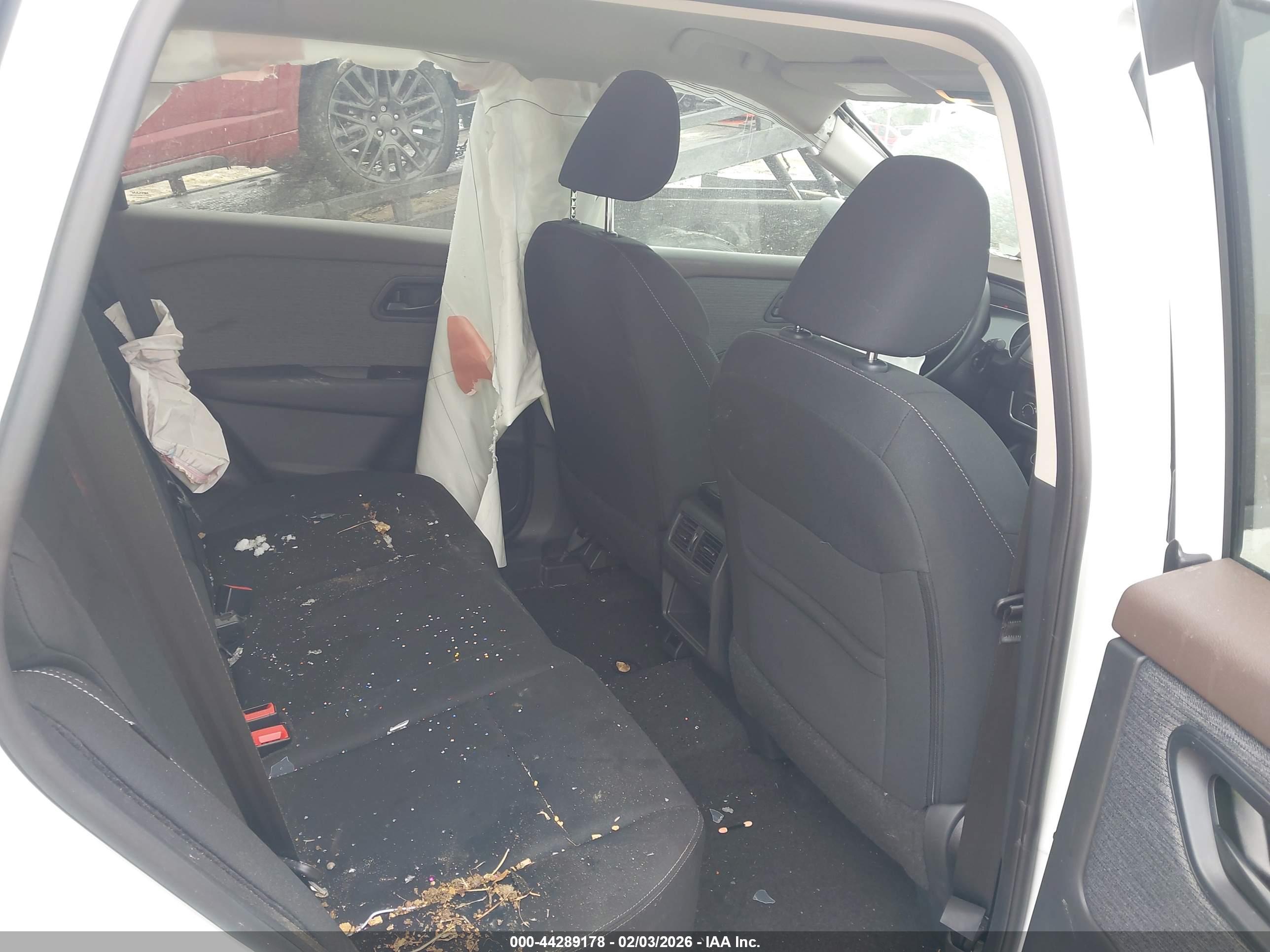 NISSAN ROGUE image 8