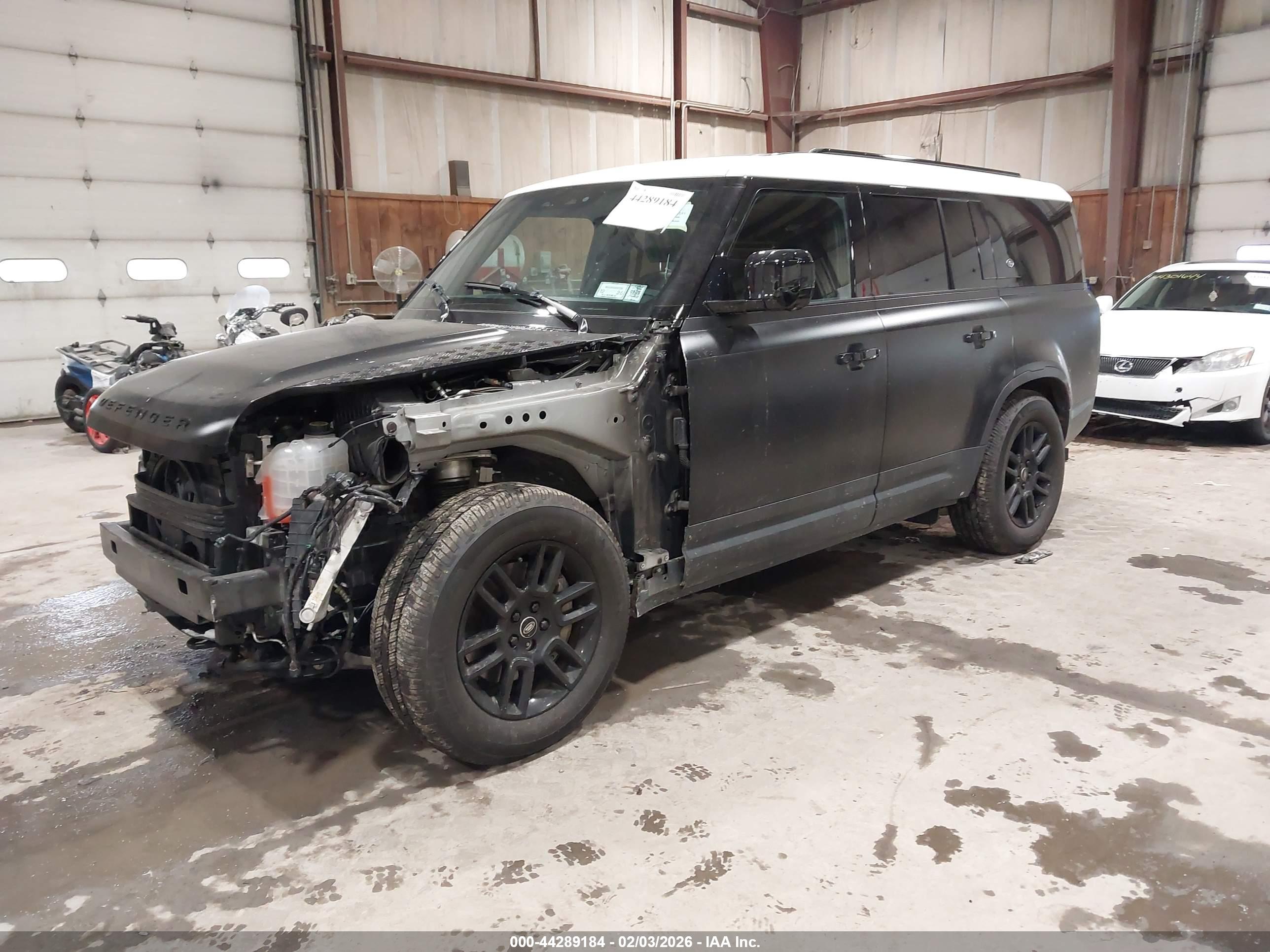 LAND ROVER image 2