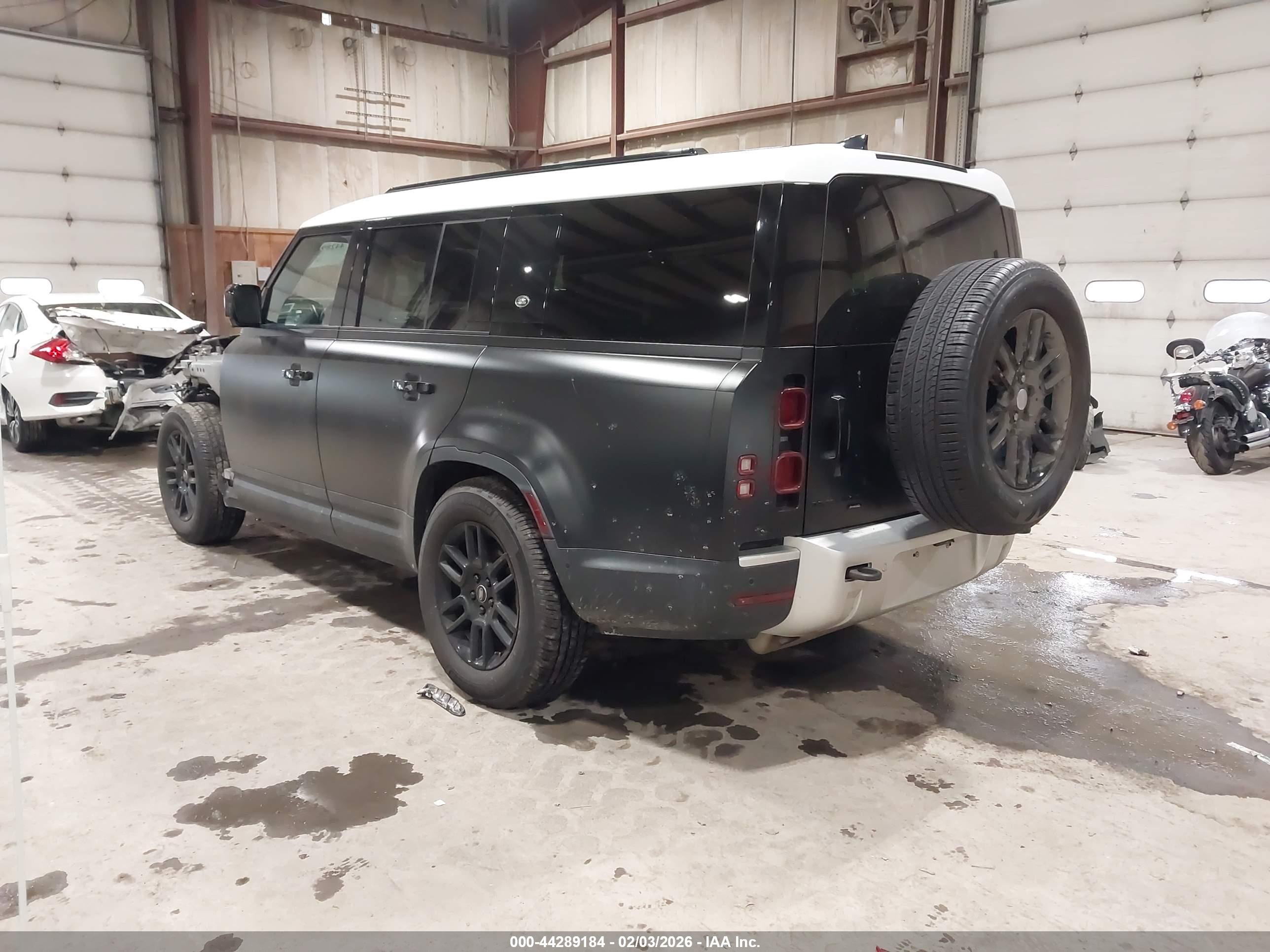 LAND ROVER image 3