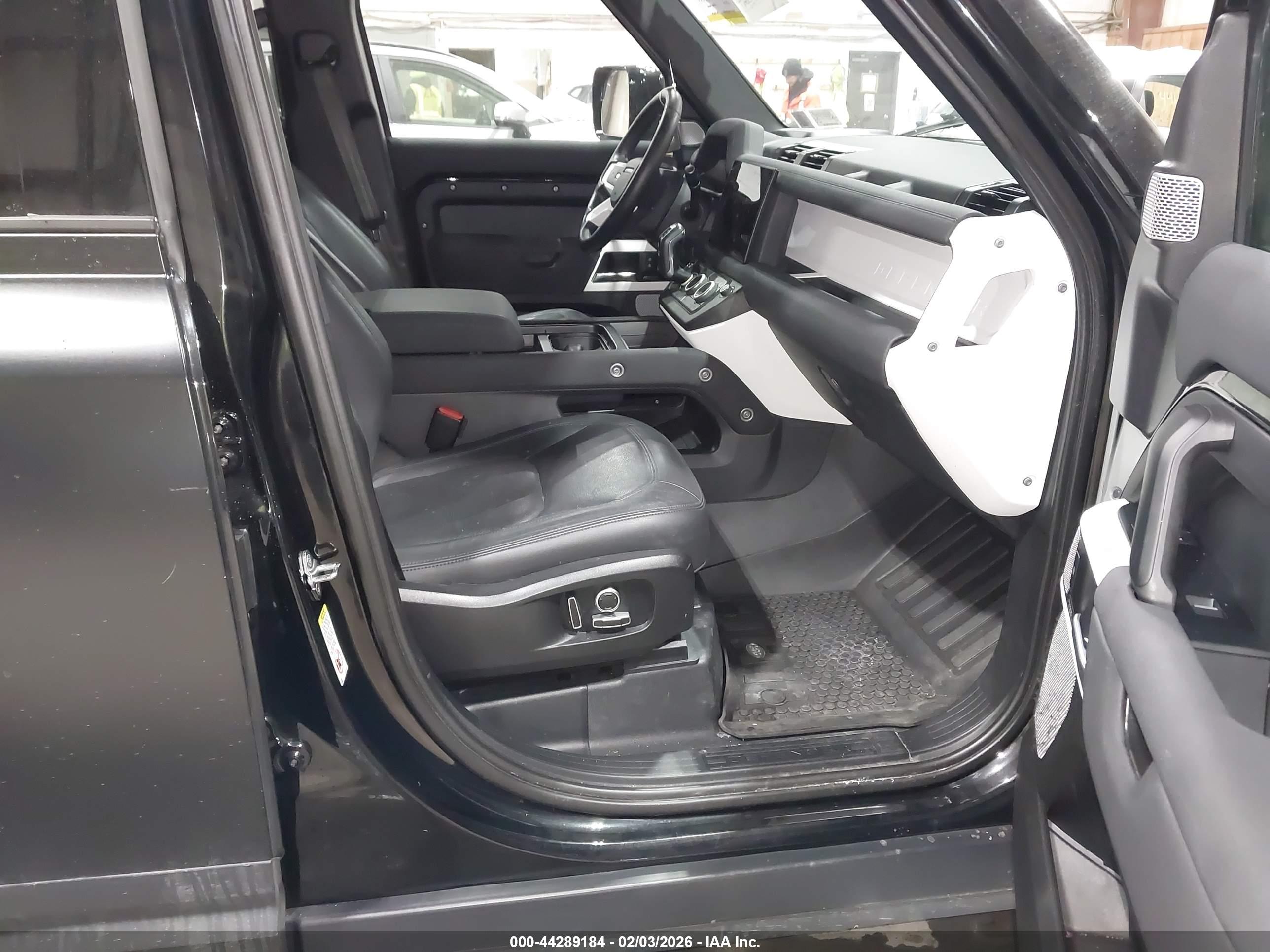 LAND ROVER image 5