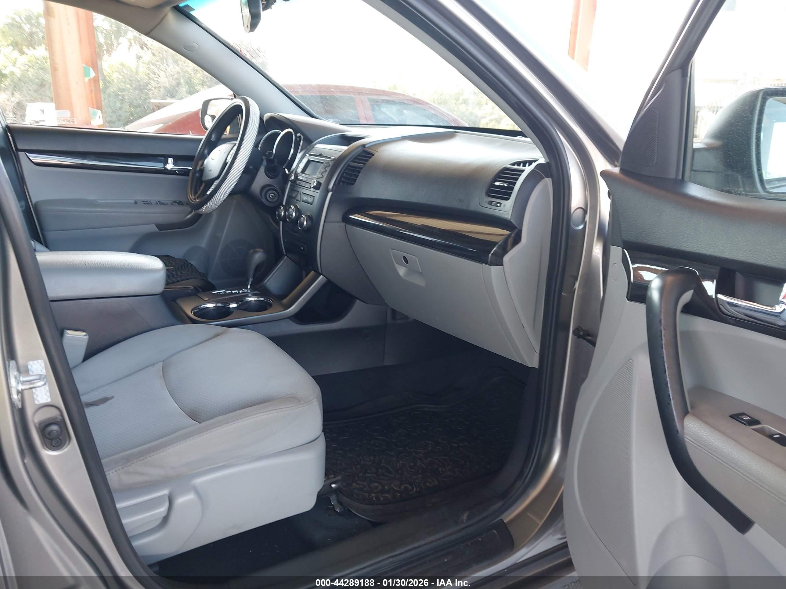 KIA SORENTO image 5