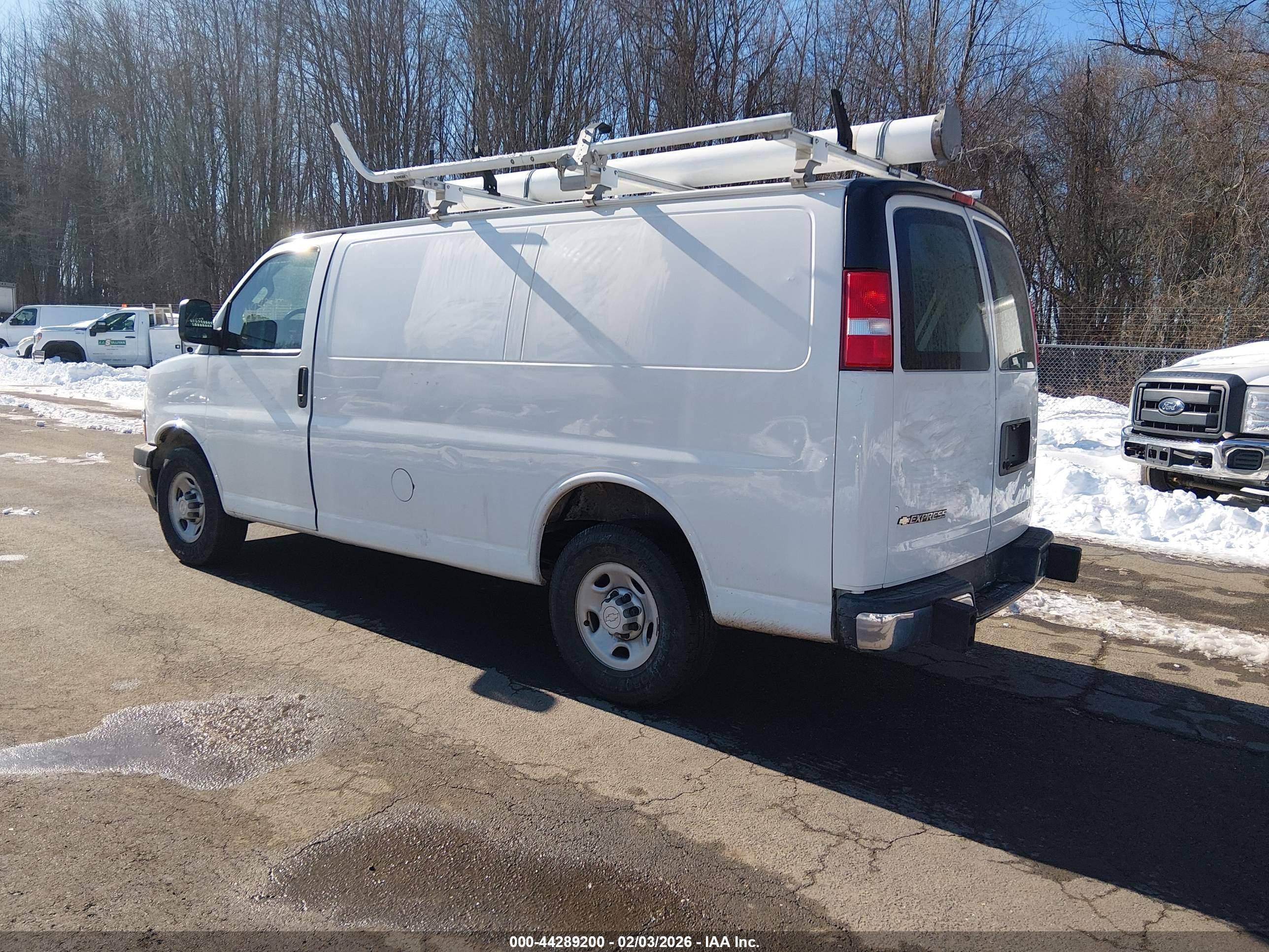 CHEVROLET EXPRESS image 3
