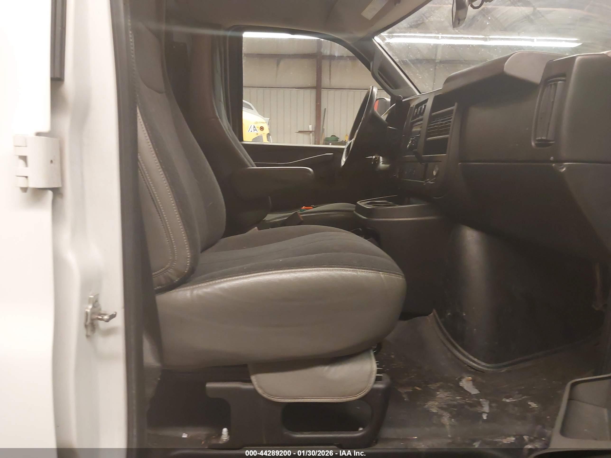 CHEVROLET EXPRESS image 5