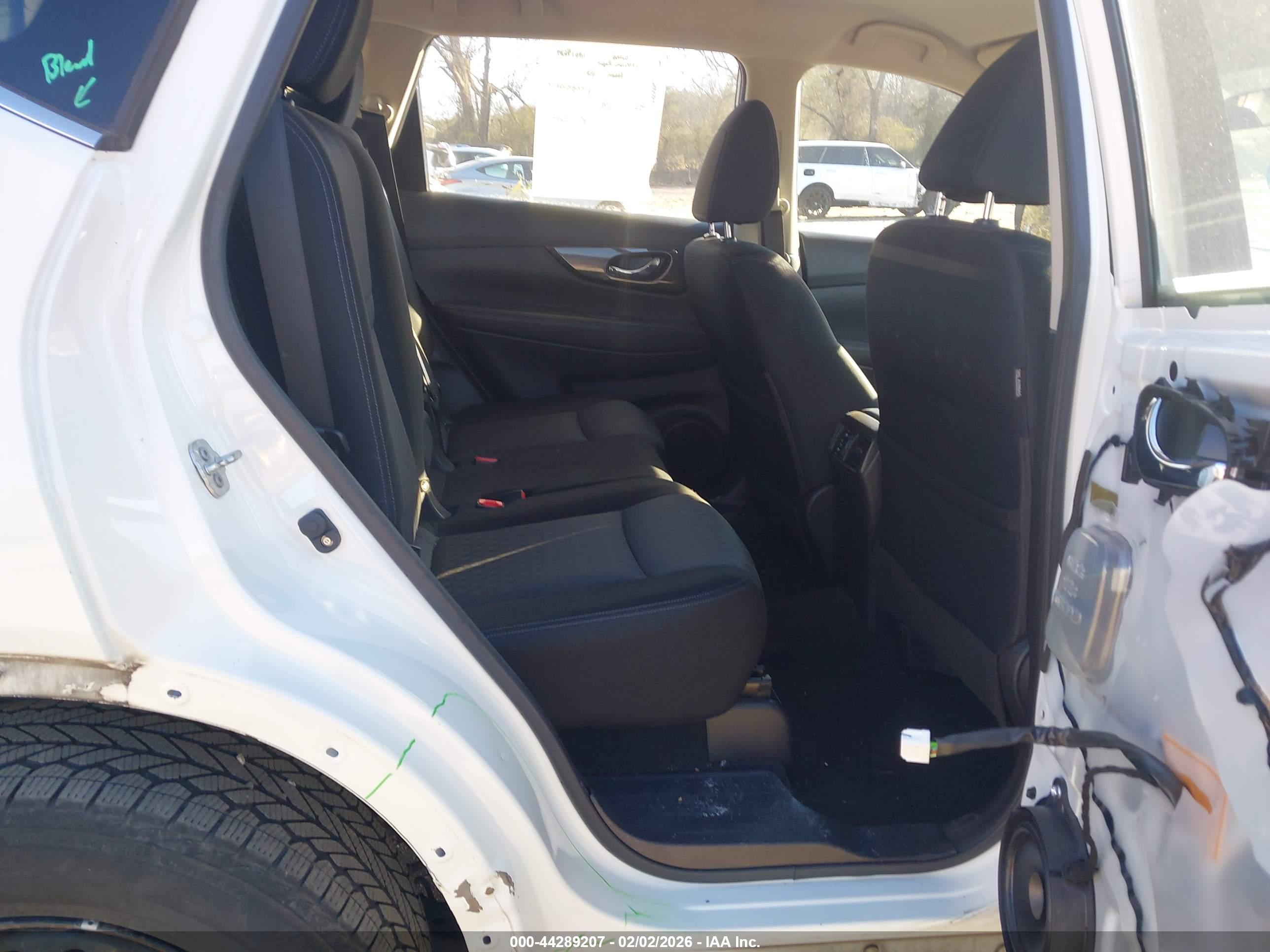 NISSAN ROGUE image 8