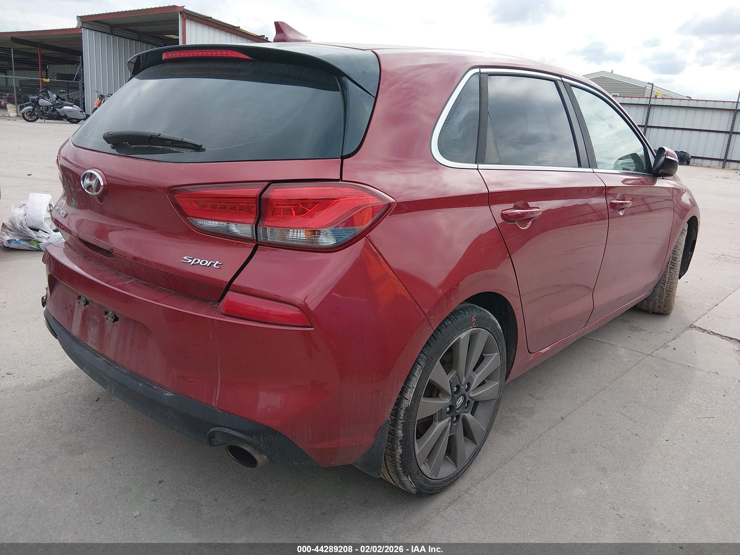 HYUNDAI ELANTRA image 4
