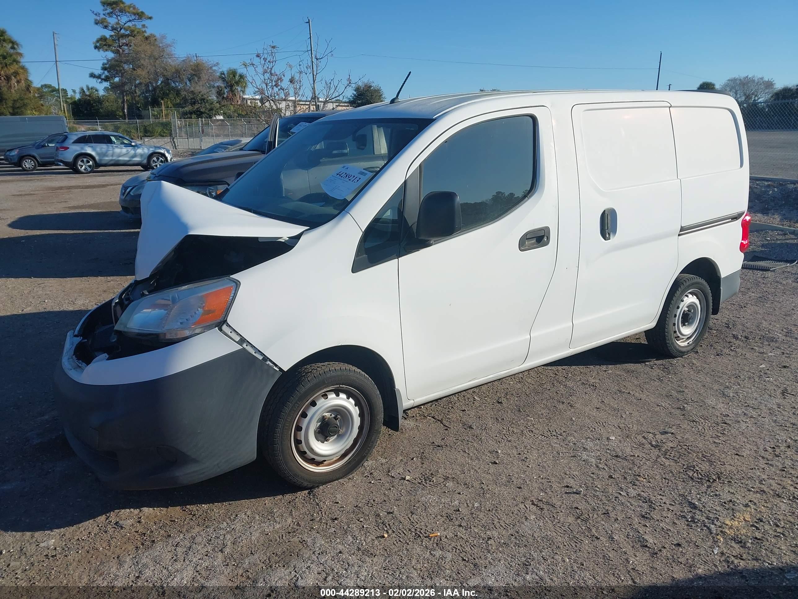 NISSAN NV200 image 2