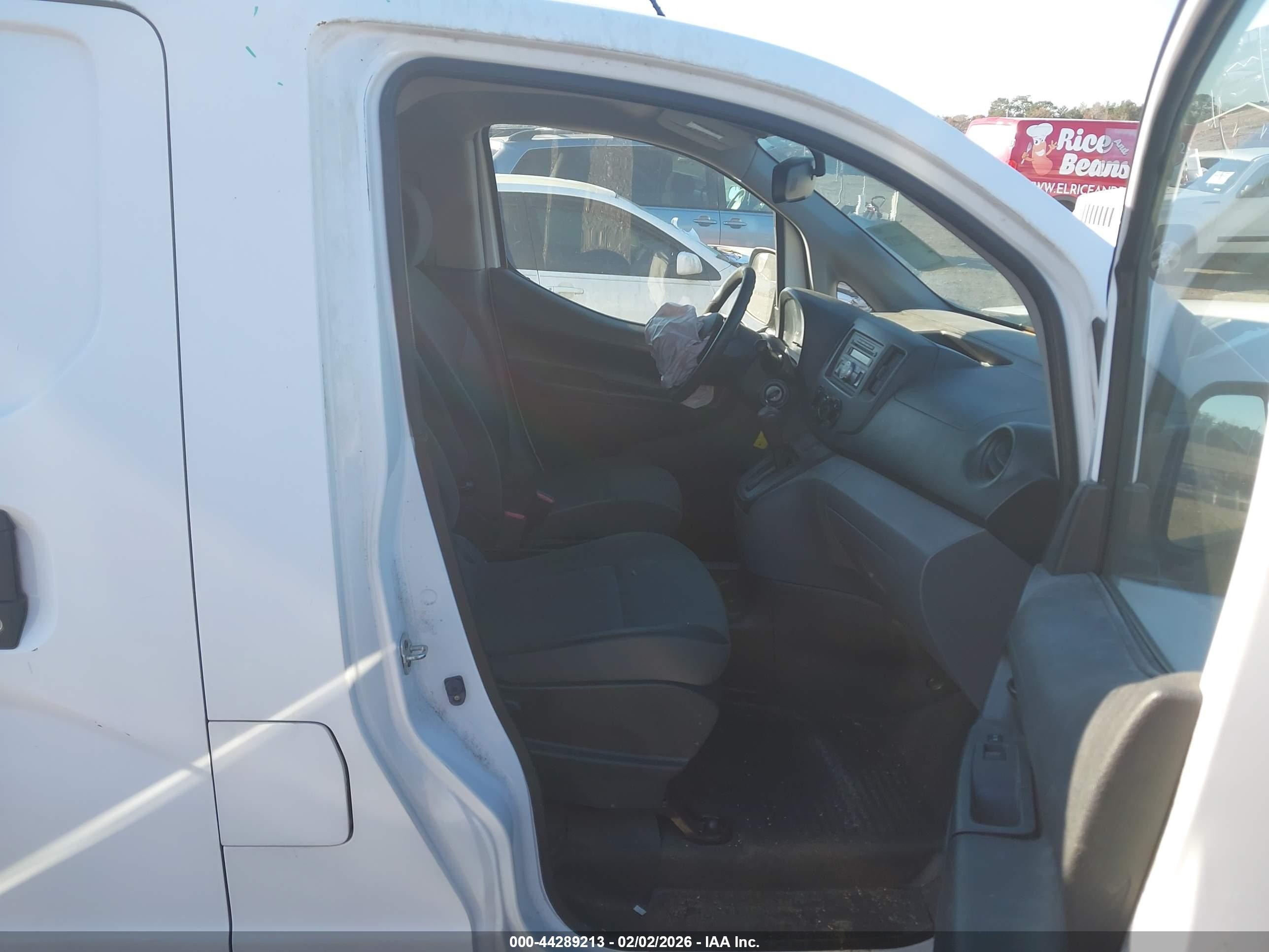 NISSAN NV200 image 5