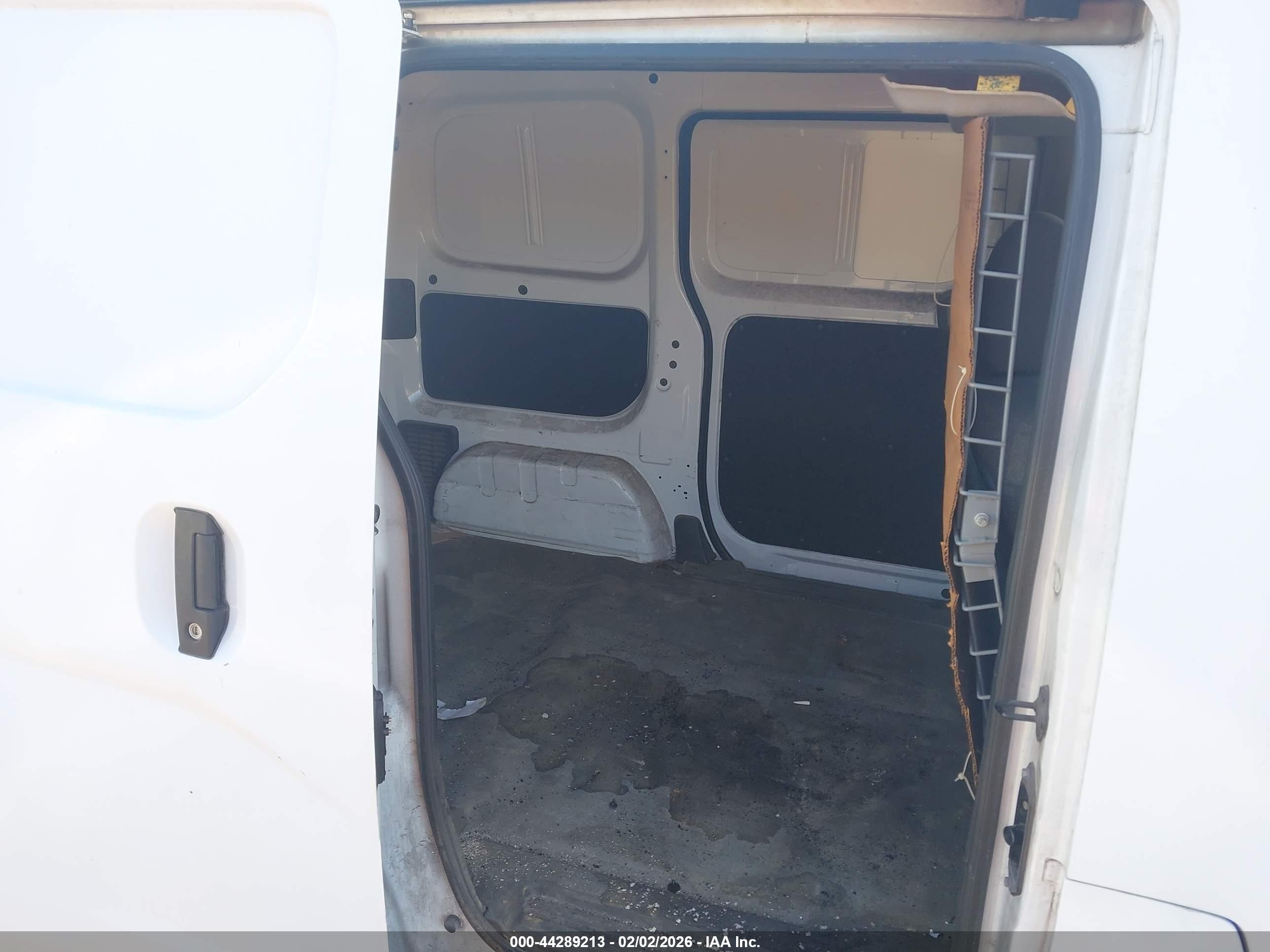 NISSAN NV200 image 8
