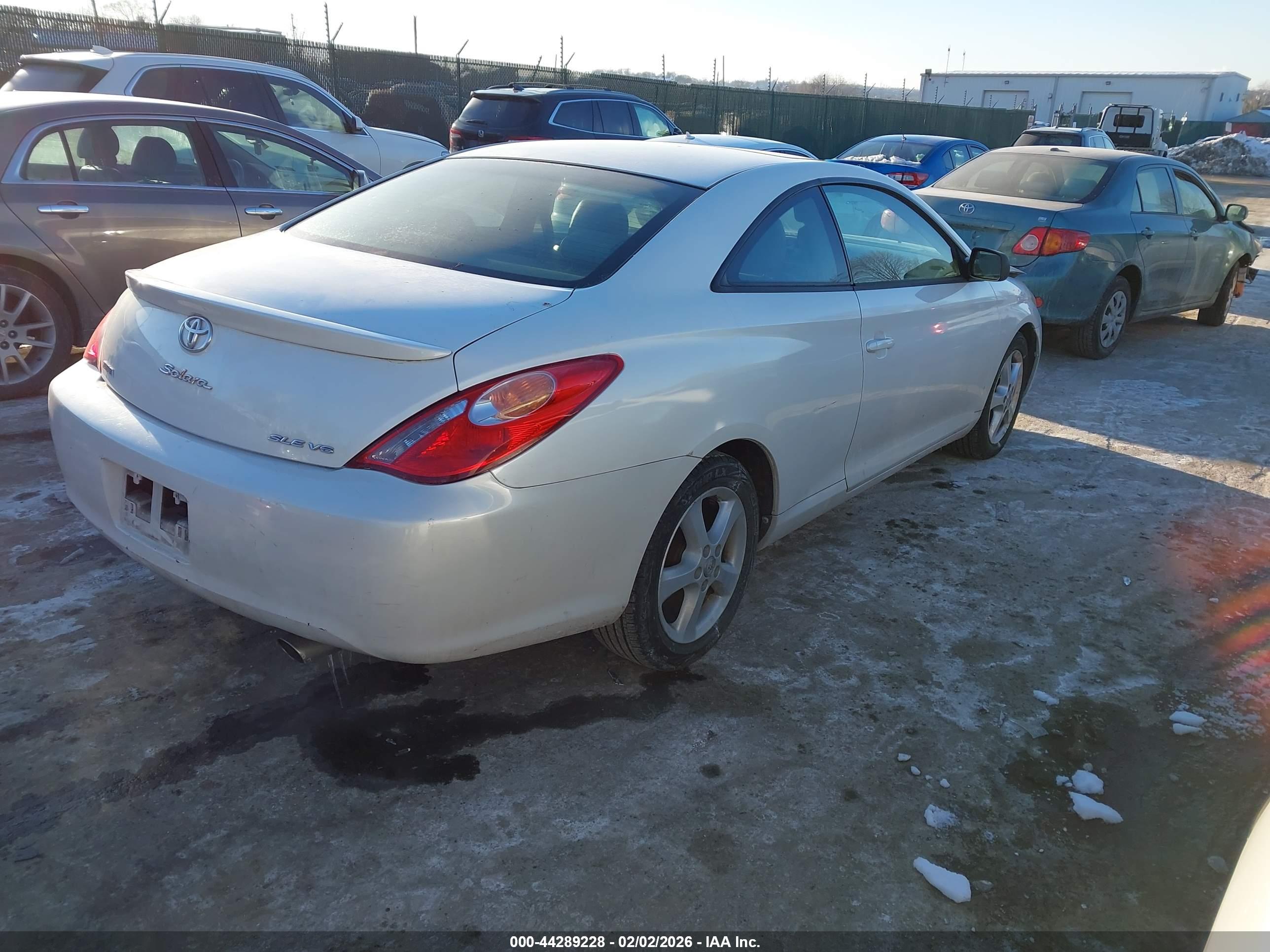 TOYOTA CAMRY image 4