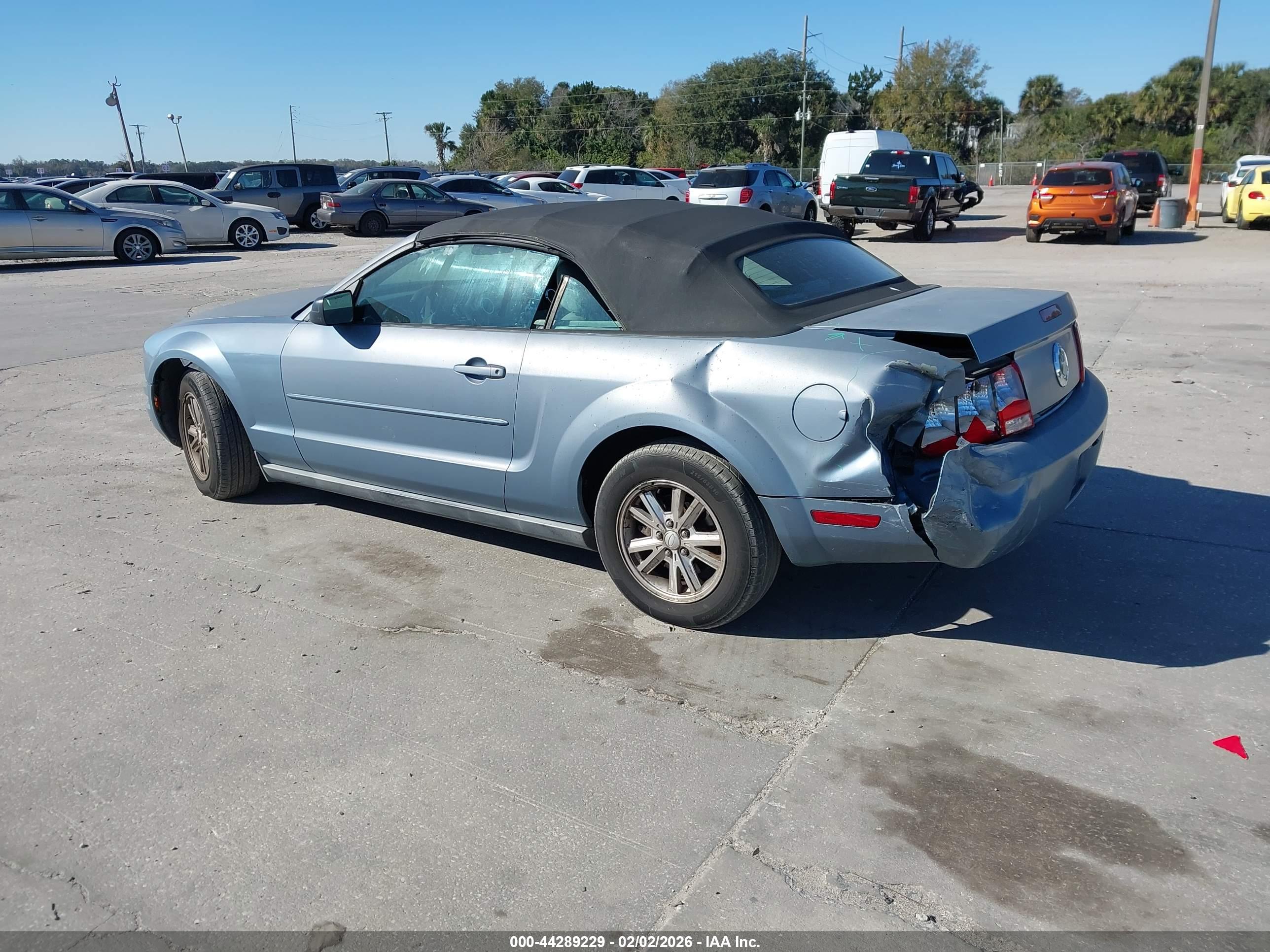 FORD MUSTANG image 3