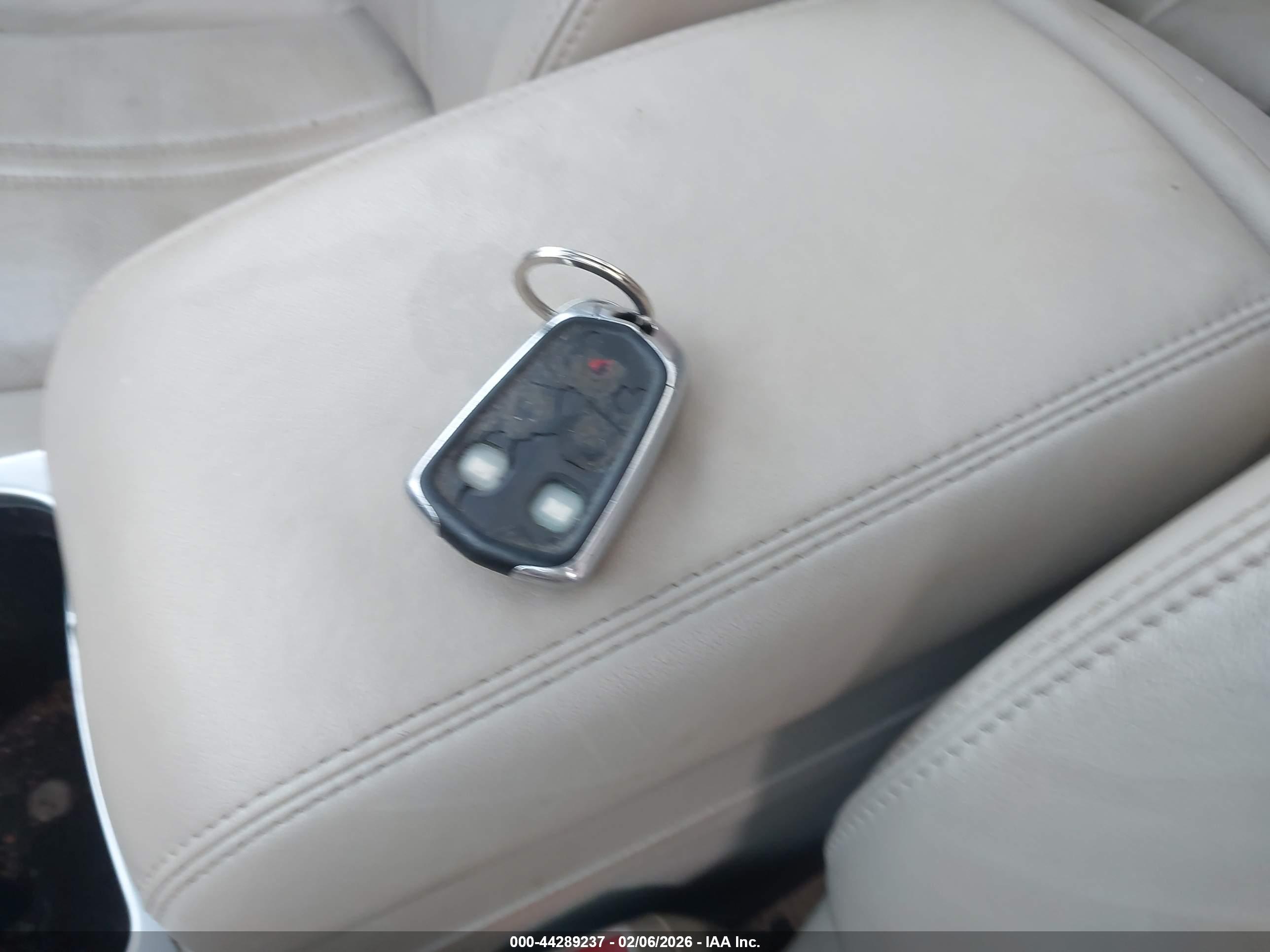 CADILLAC SRX image 11