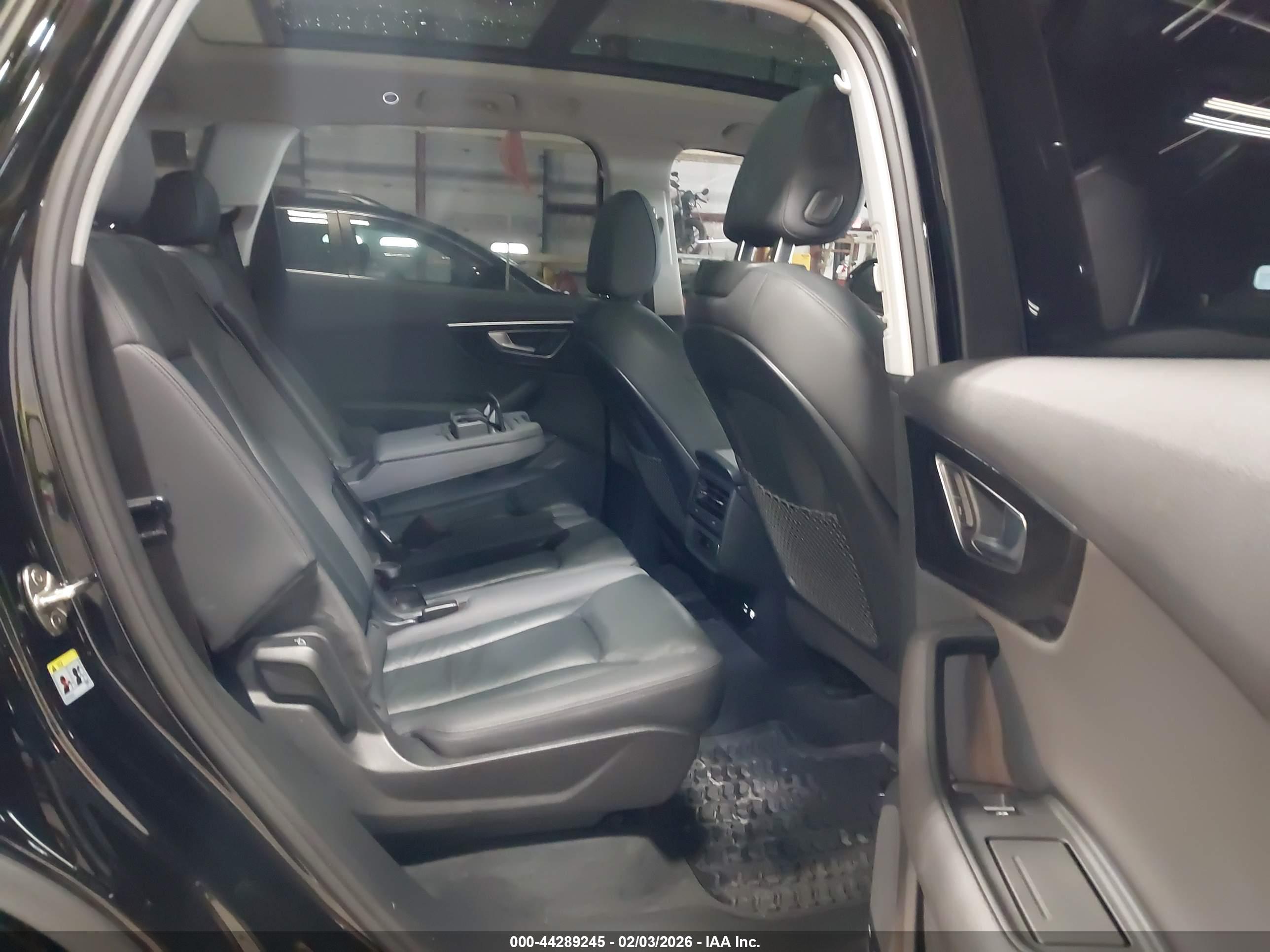 AUDI Q7 image 8
