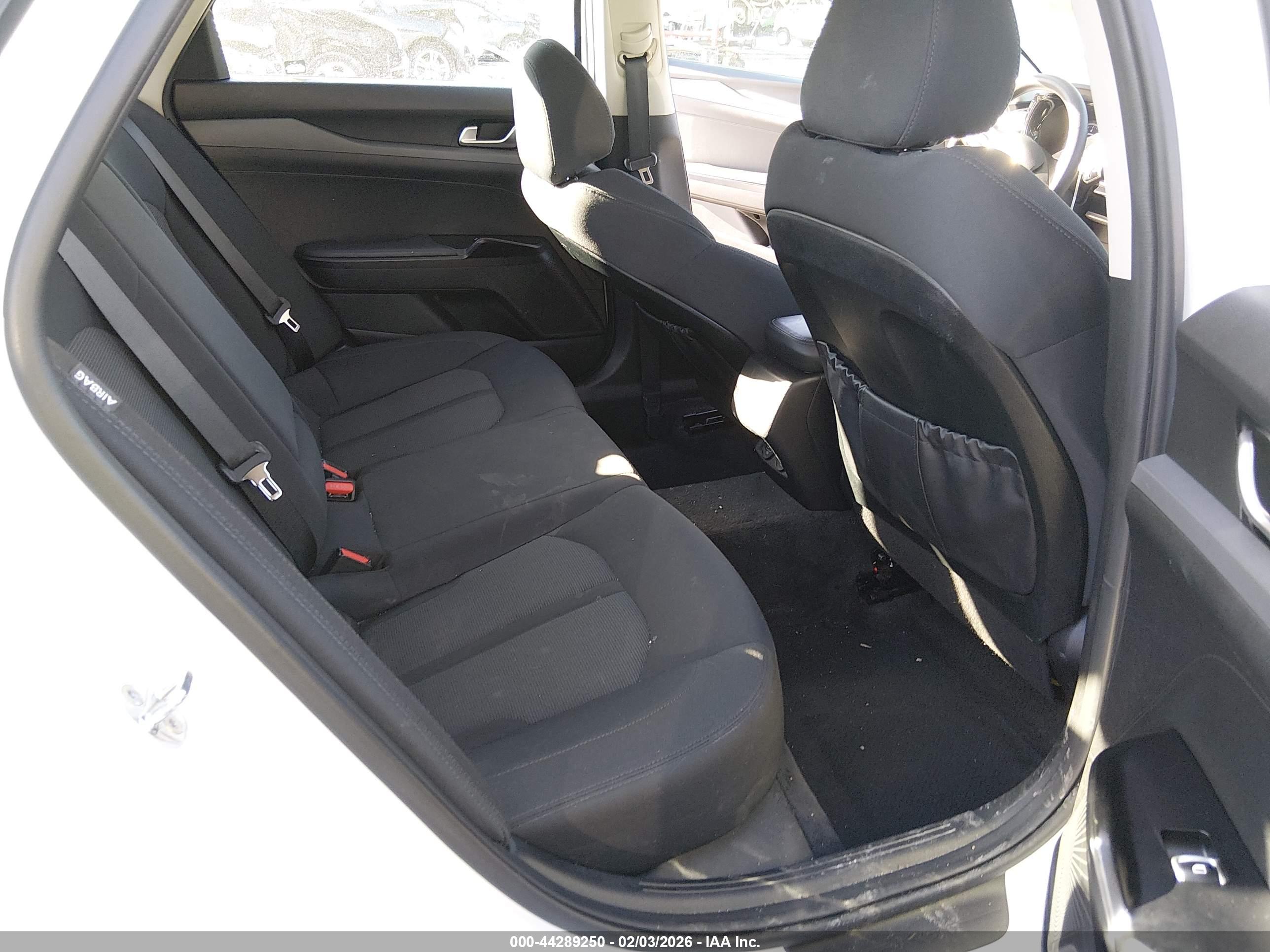 KIA K5 image 8