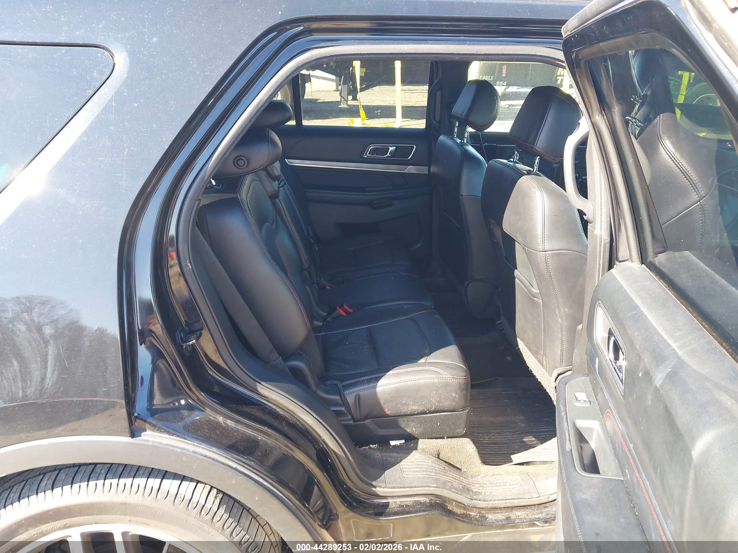 FORD EXPLORER image 8
