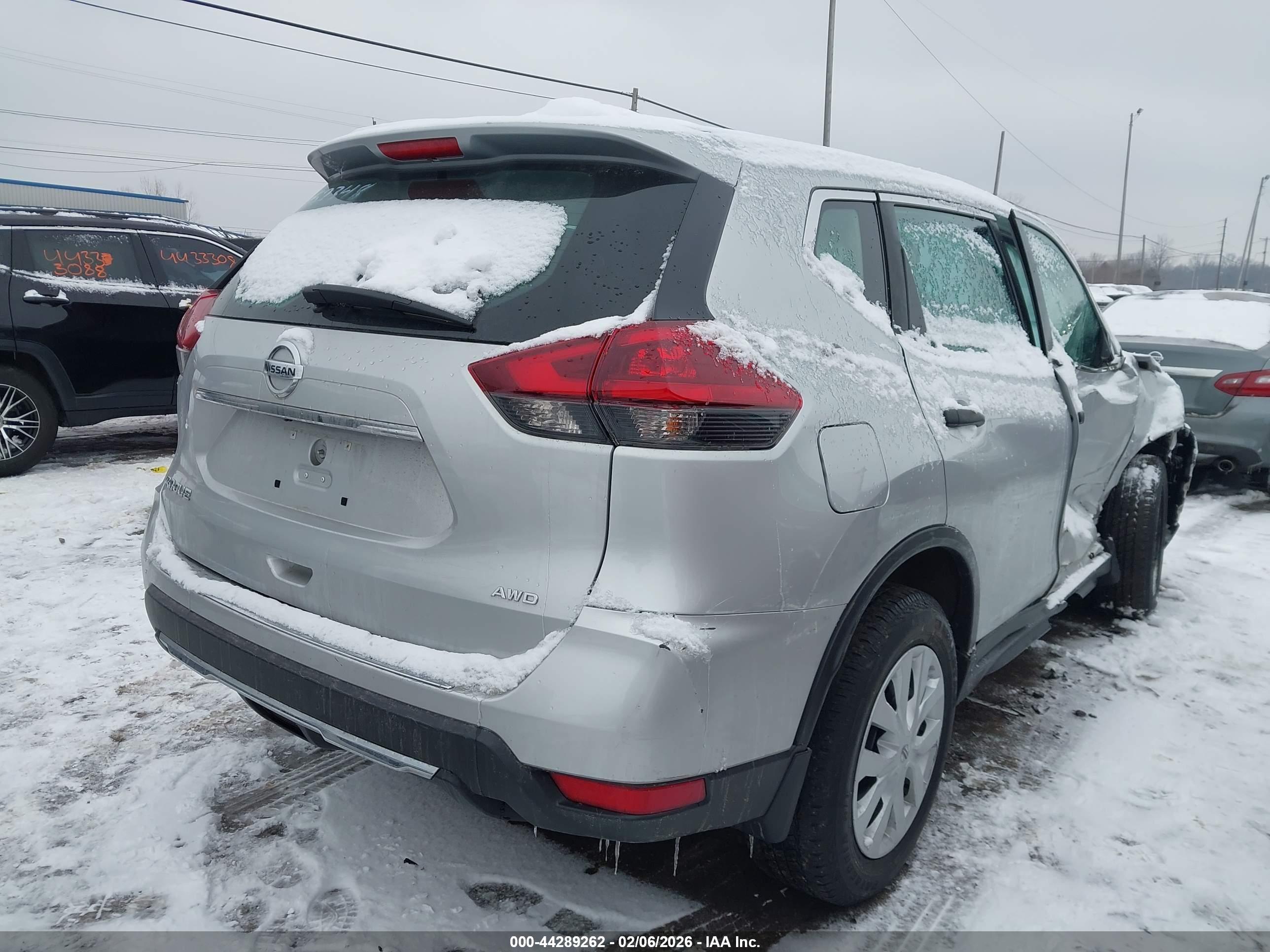 NISSAN ROGUE image 4