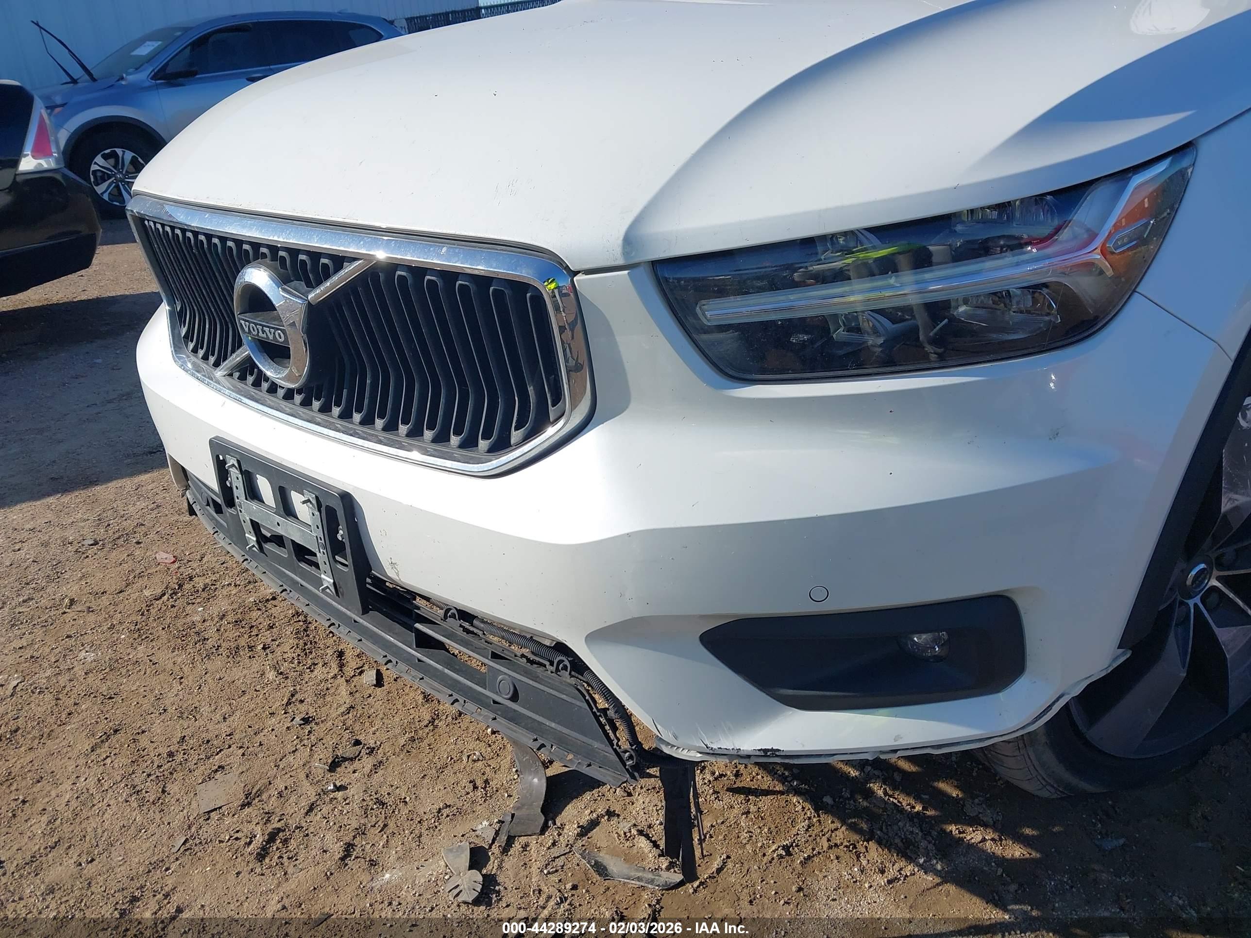 VOLVO XC40 image 6
