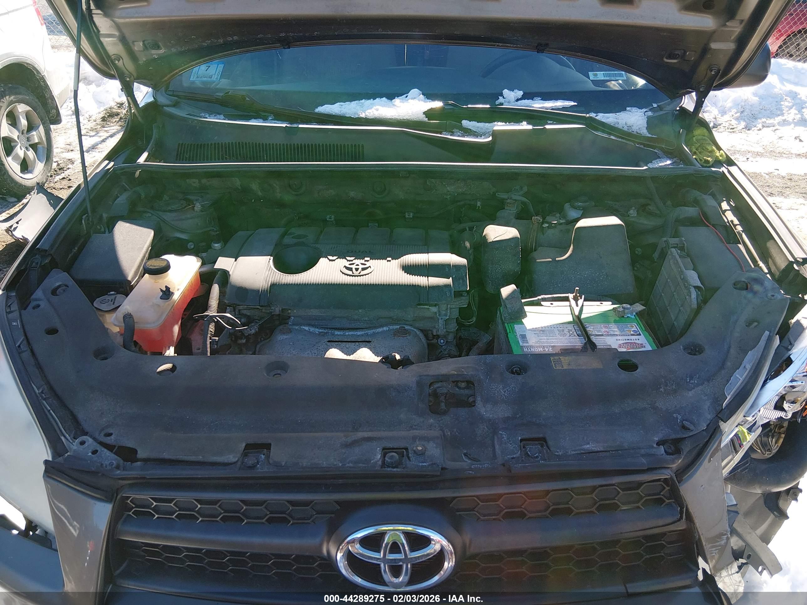 TOYOTA RAV4 image 10