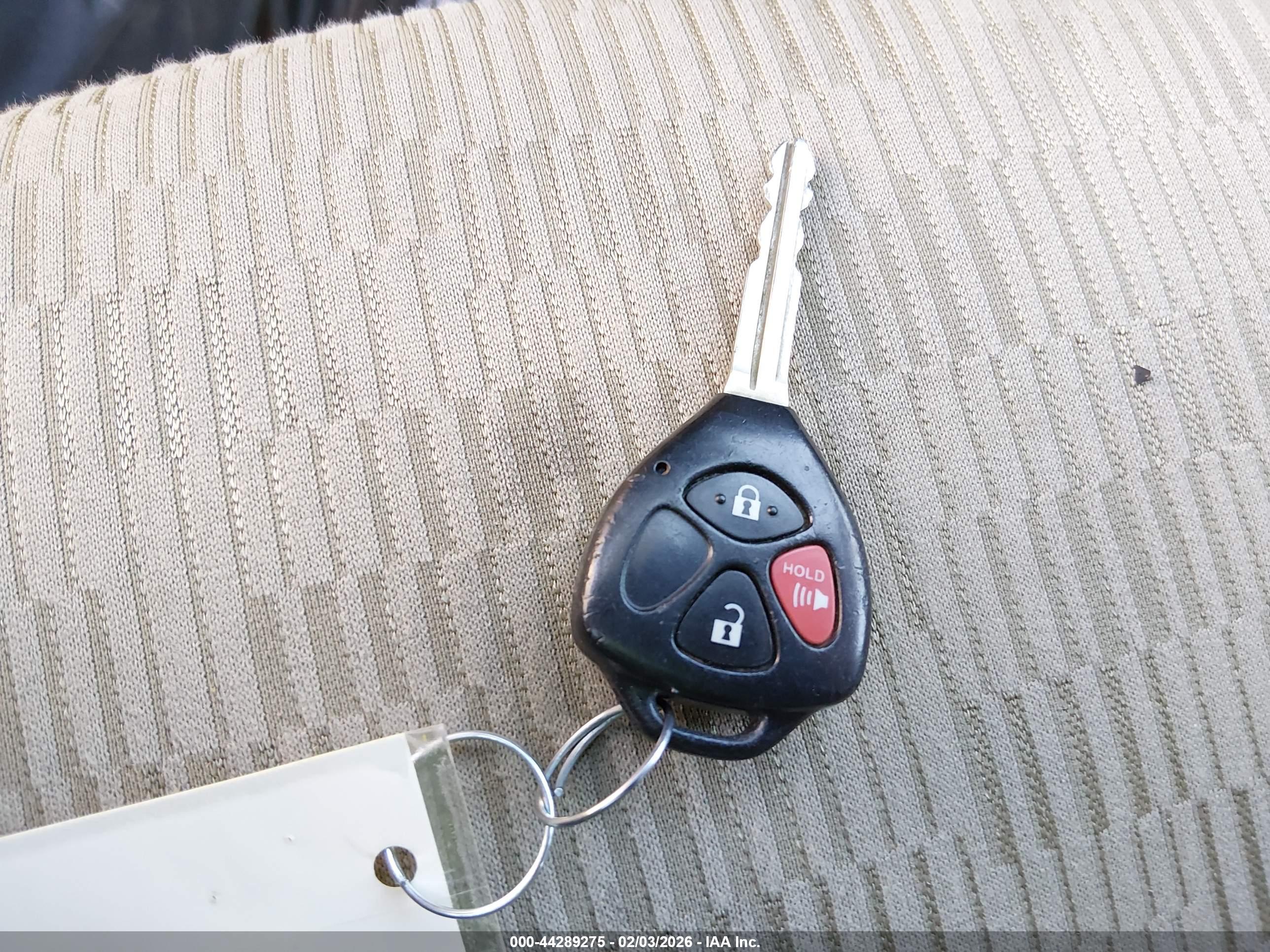 TOYOTA RAV4 image 11