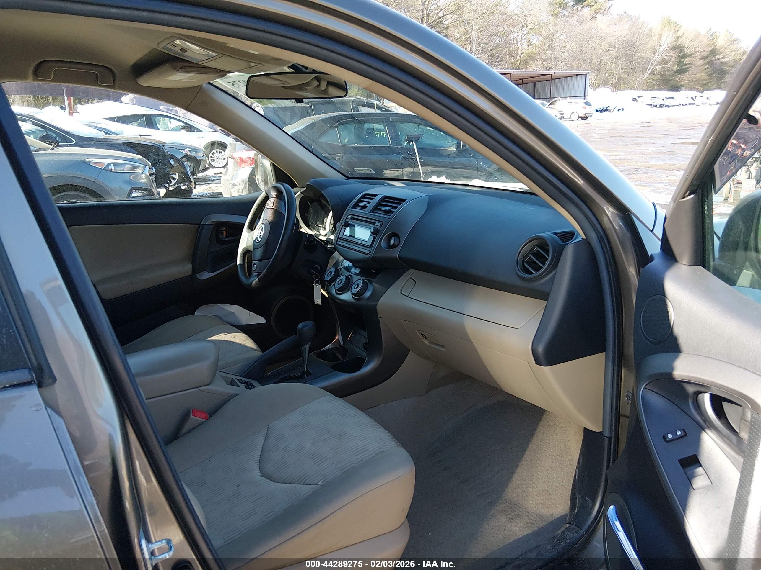 TOYOTA RAV4 image 5
