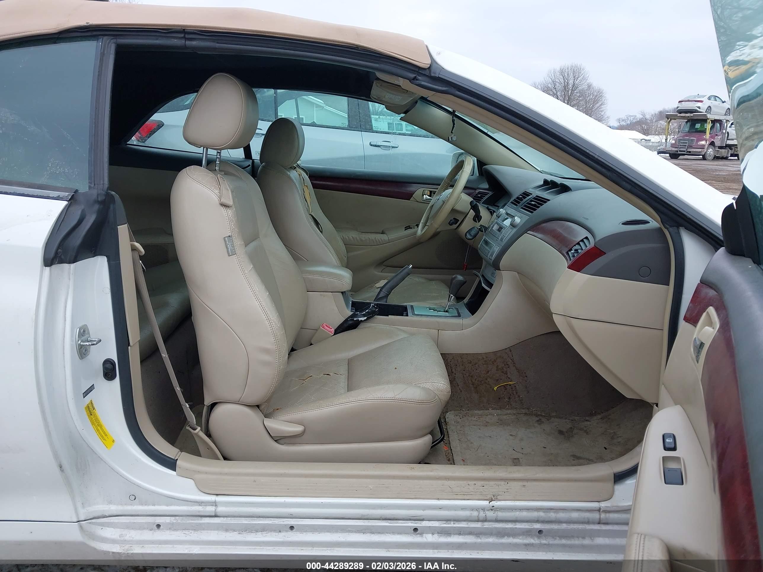 TOYOTA CAMRY image 5