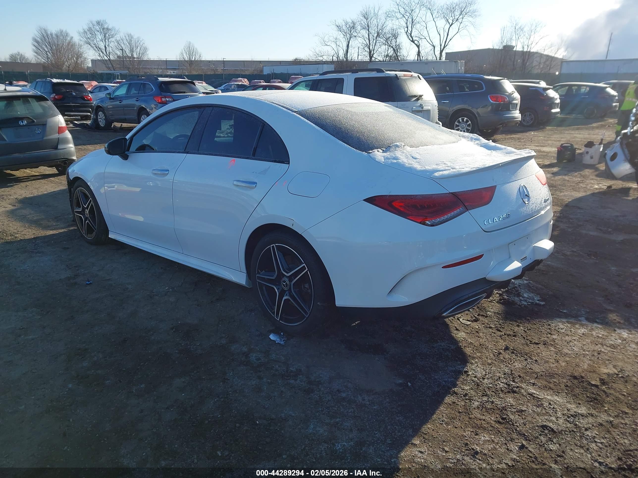 MERCEDES-BENZ CLA image 3
