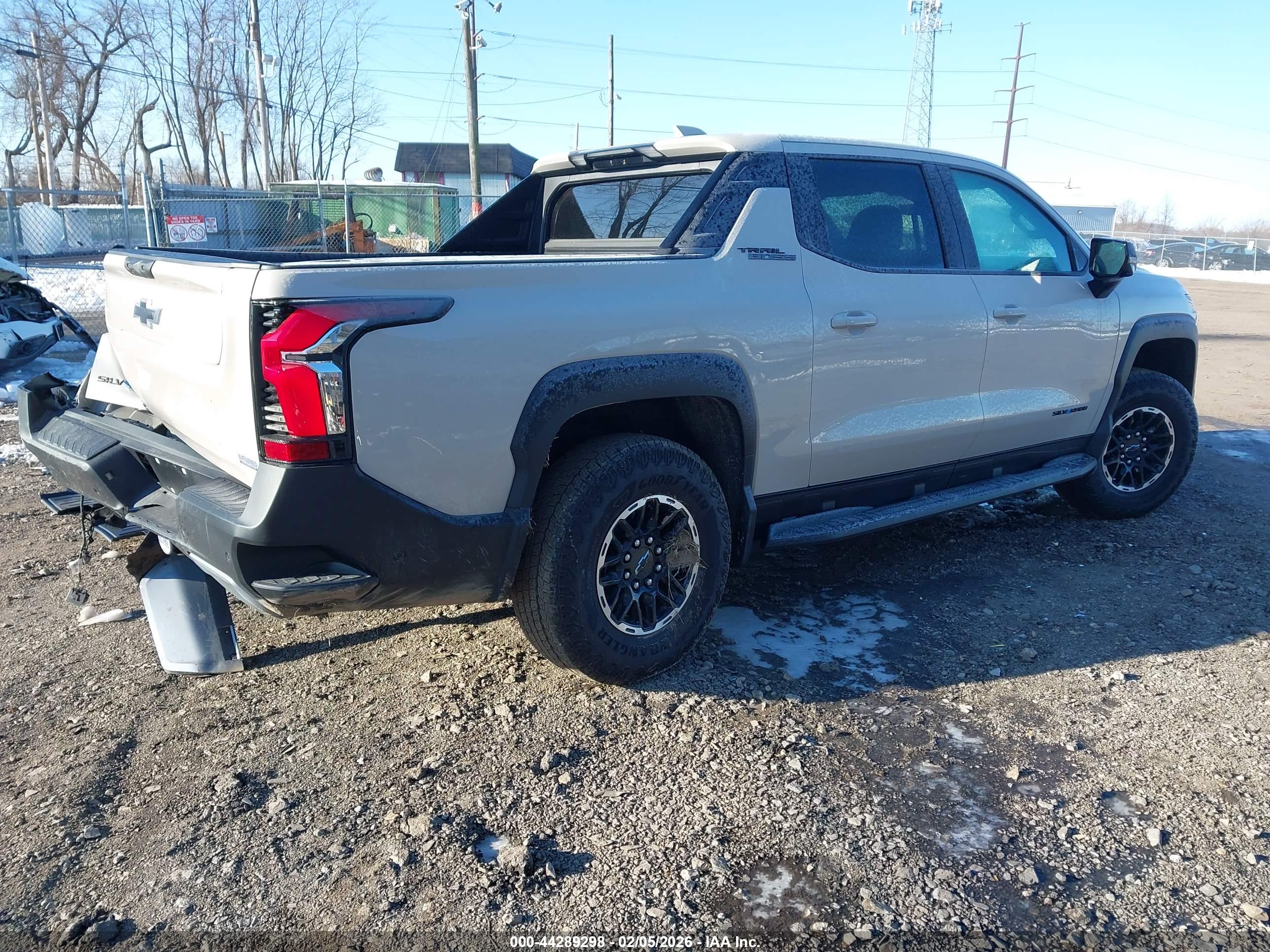 CHEVROLET SILVERADO image 4