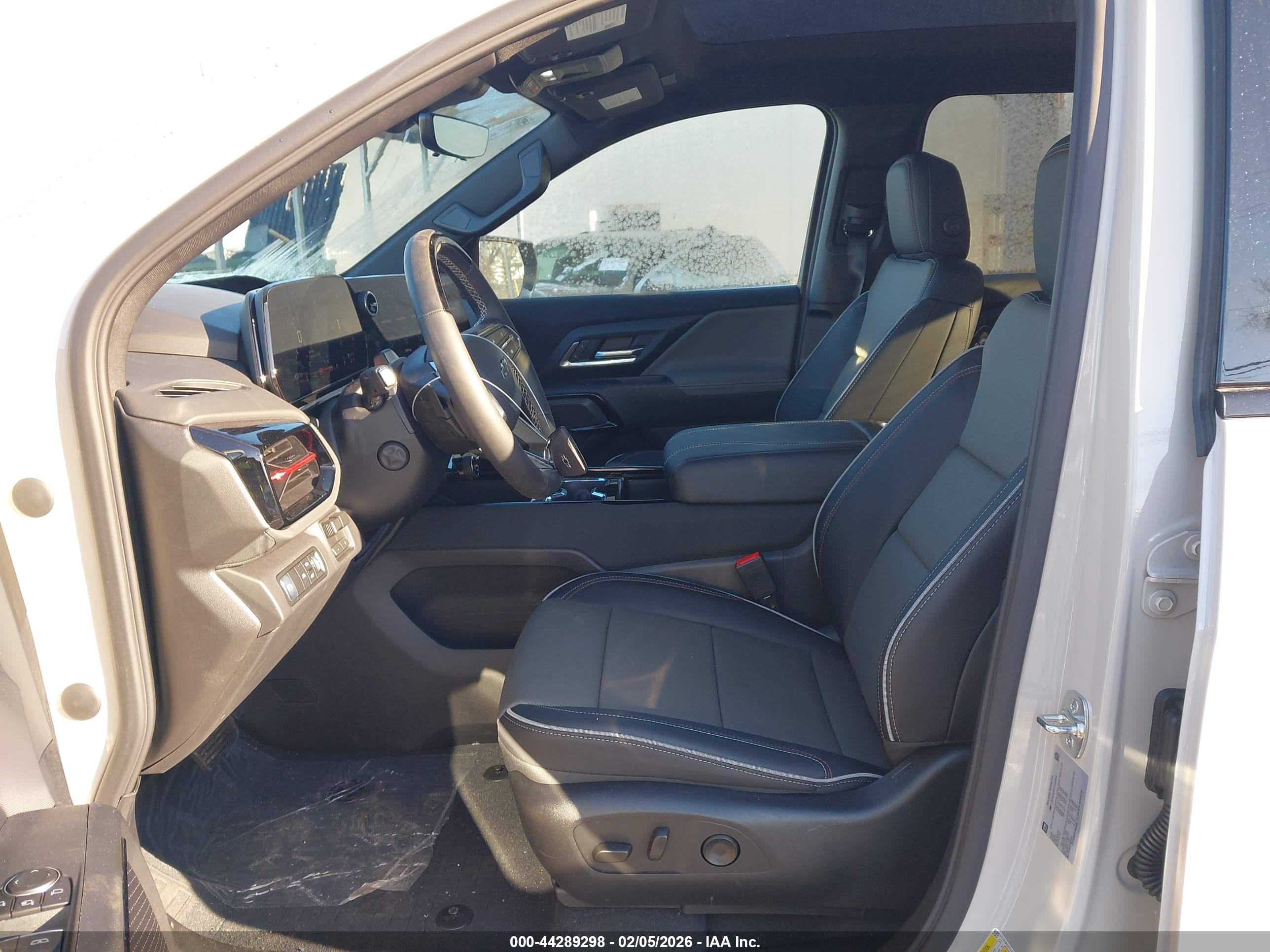 CHEVROLET SILVERADO image 7