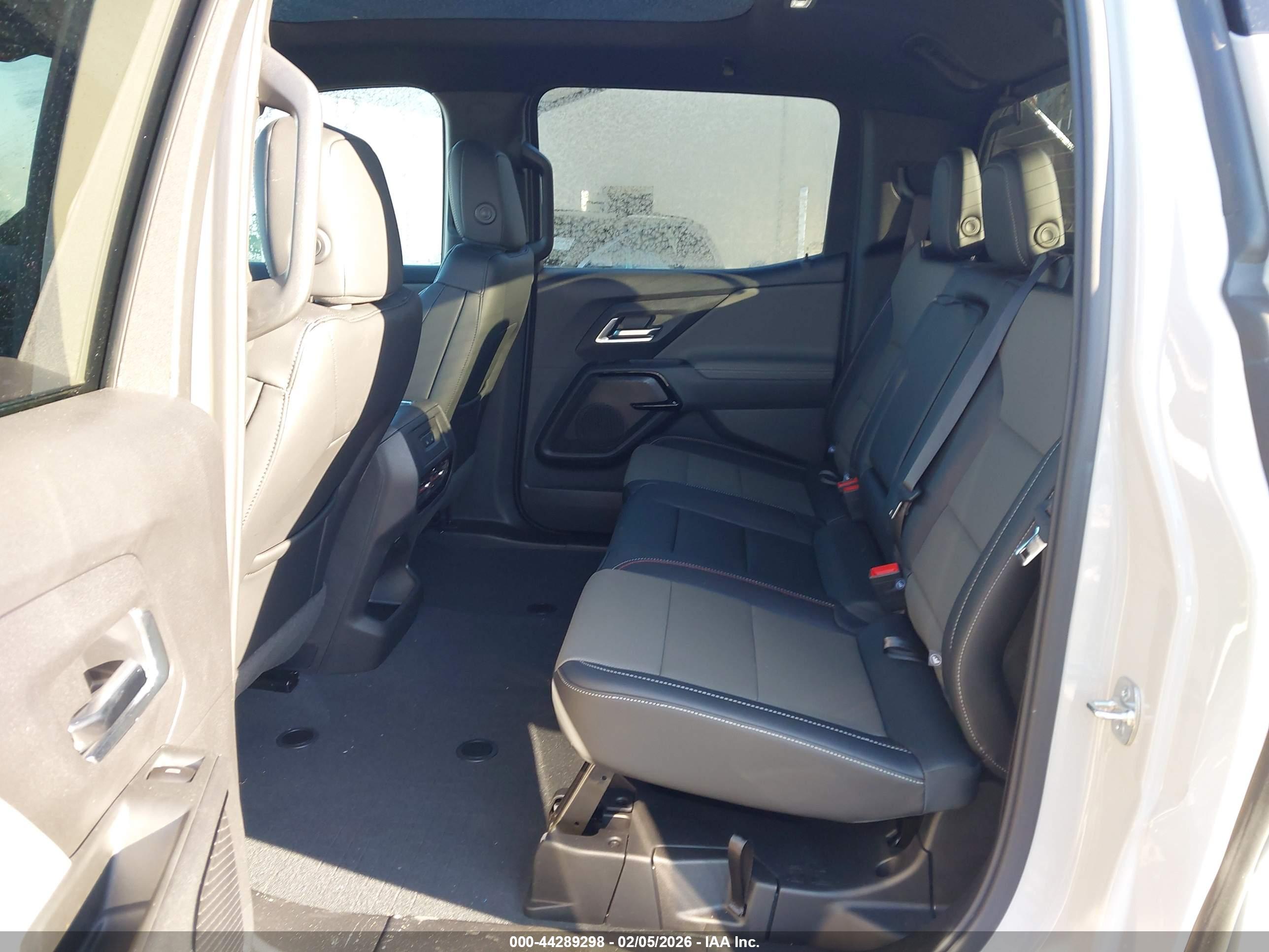 CHEVROLET SILVERADO image 8